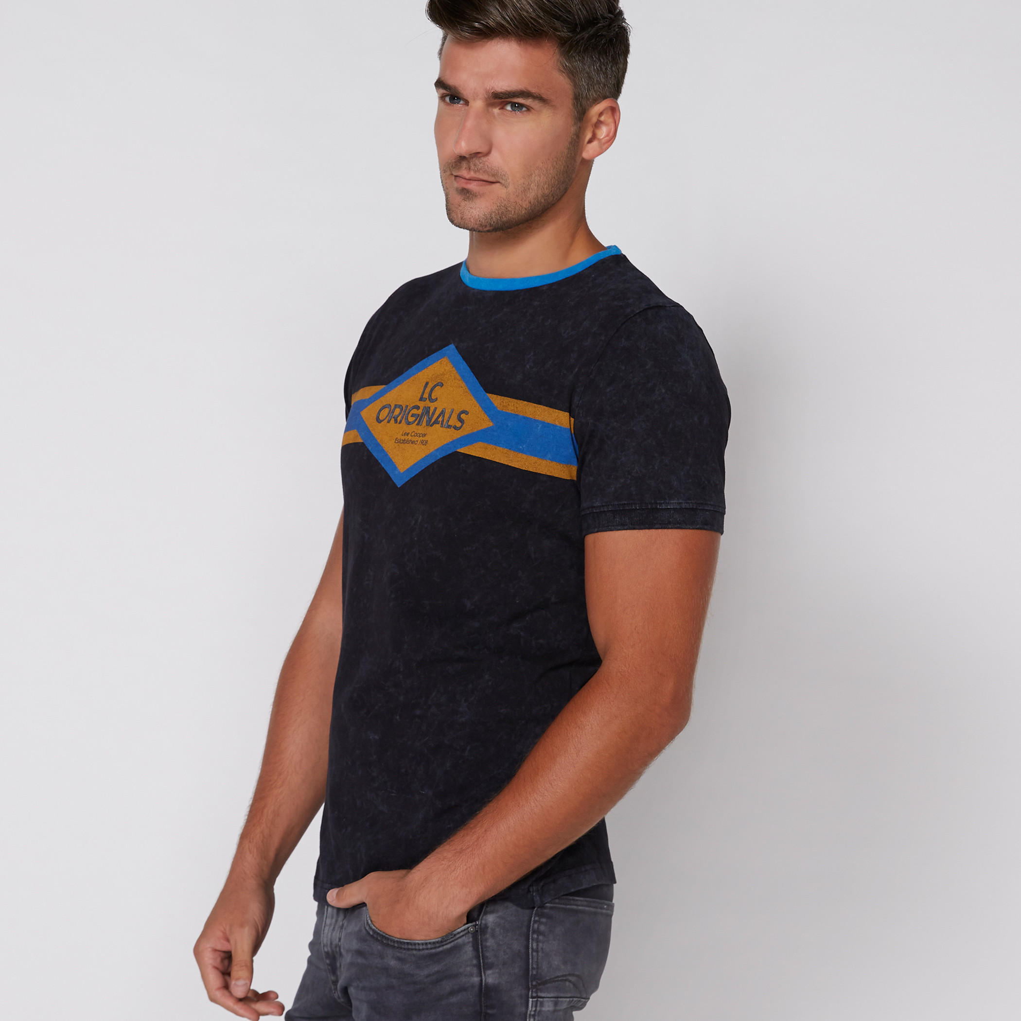 تيشيرت بياقة مستديرة وأكمام قصيرة وطبعات من لي كوبر-men-clothing-tshirtsandpolos-tshirts-image-3