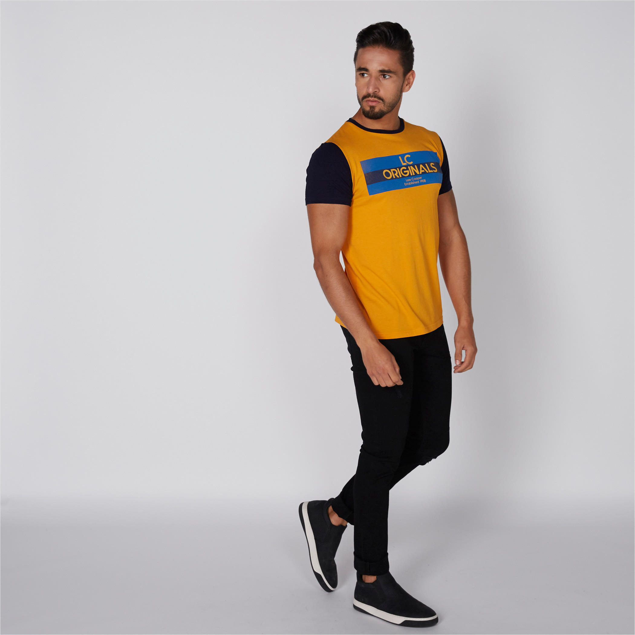 تيشيرت بياقة مستديرة وأكمام قصيرة وطبعات من لي كوبر-men-clothing-tshirtsandpolos-tshirts-image-2