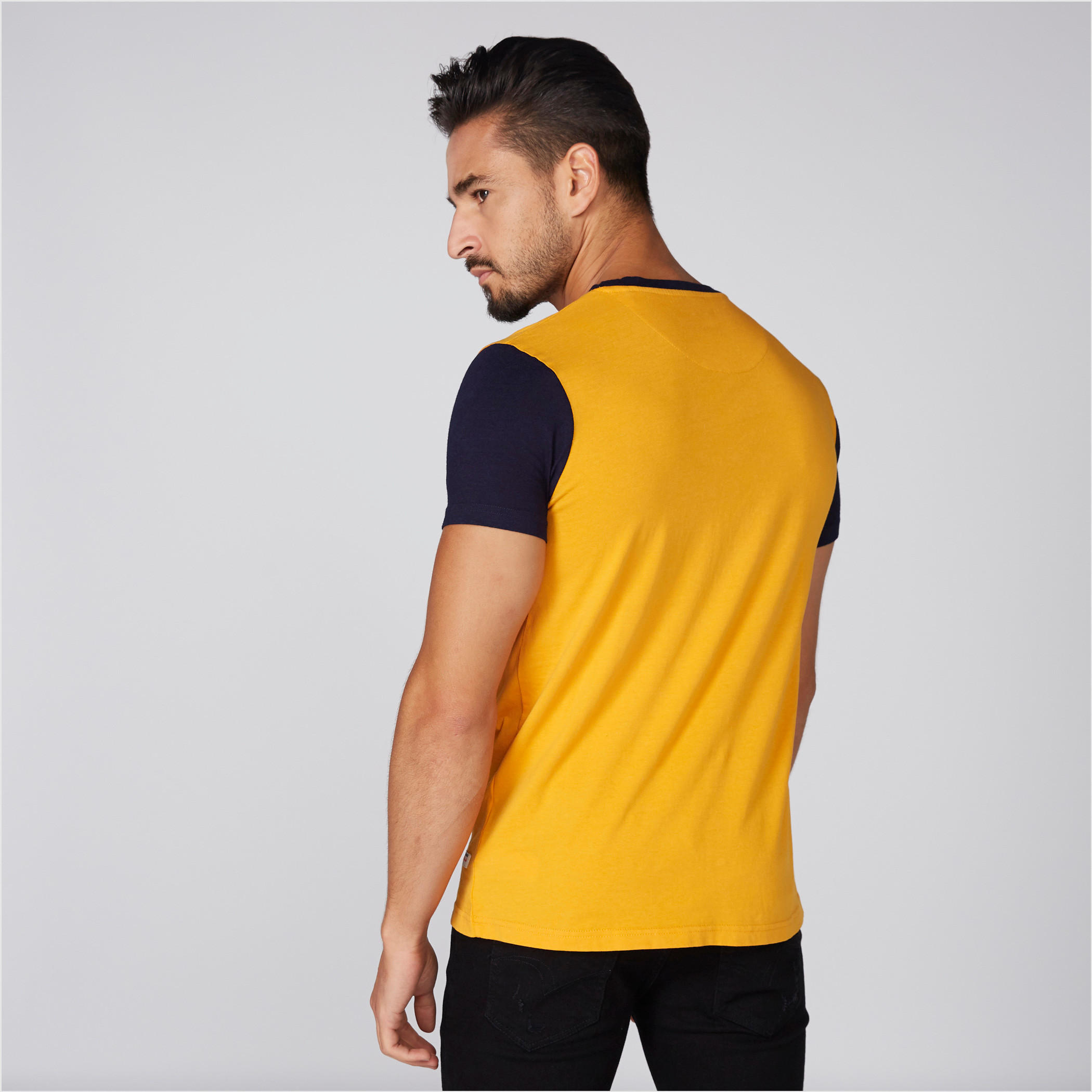تيشيرت بياقة مستديرة وأكمام قصيرة وطبعات من لي كوبر-men-clothing-tshirtsandpolos-tshirts-image-3