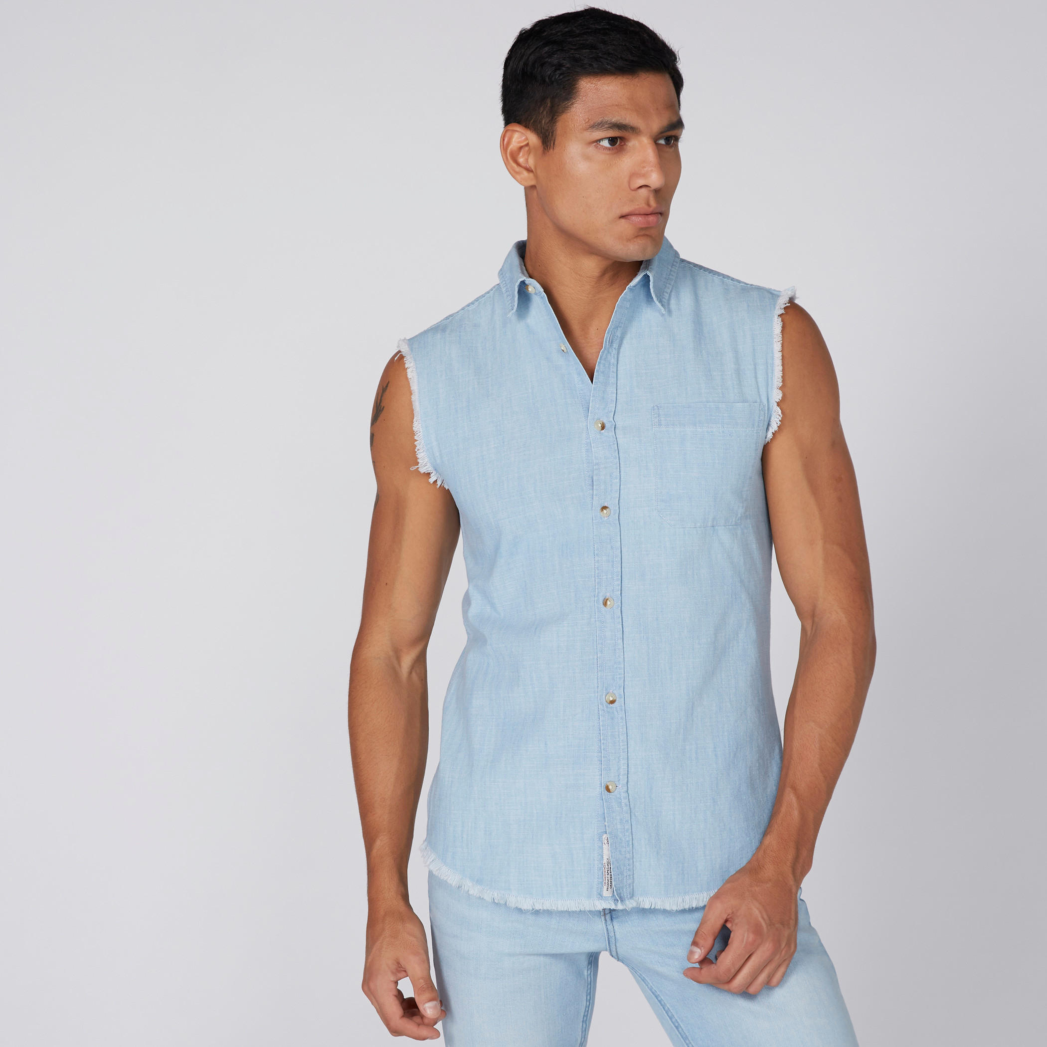 قميص من الدينم دون أكمام بقبعة قابلة للفصل من لي كوبر-men-clothing-shirts-image-1