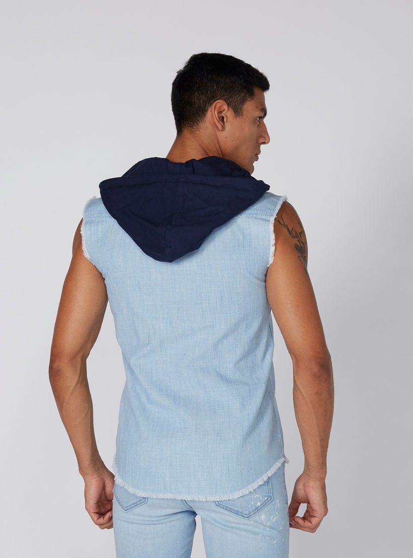 قميص من الدينم دون أكمام بقبعة قابلة للفصل من لي كوبر-men-clothing-shirts-image-3