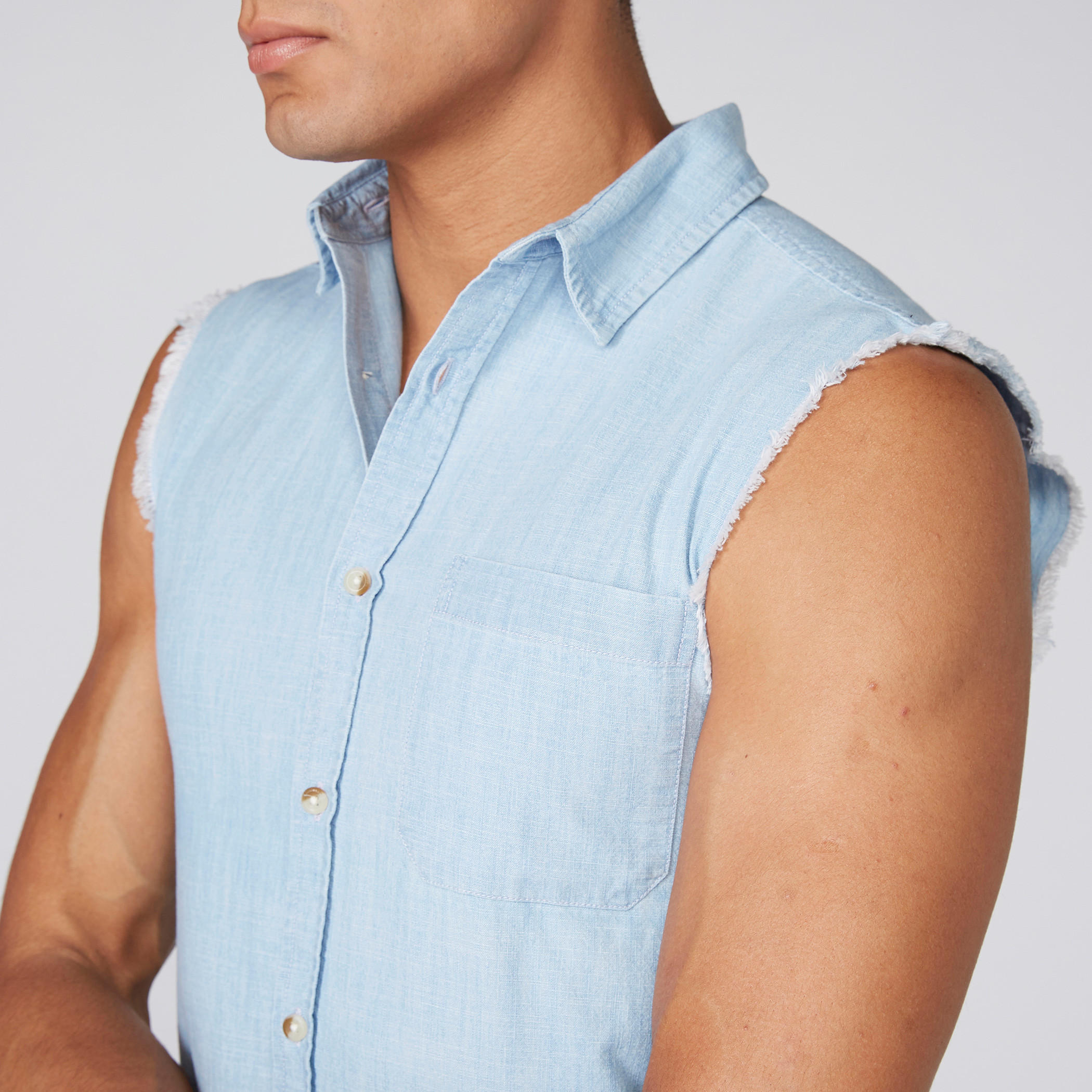 قميص من الدينم دون أكمام بقبعة قابلة للفصل من لي كوبر-men-clothing-shirts-image-4