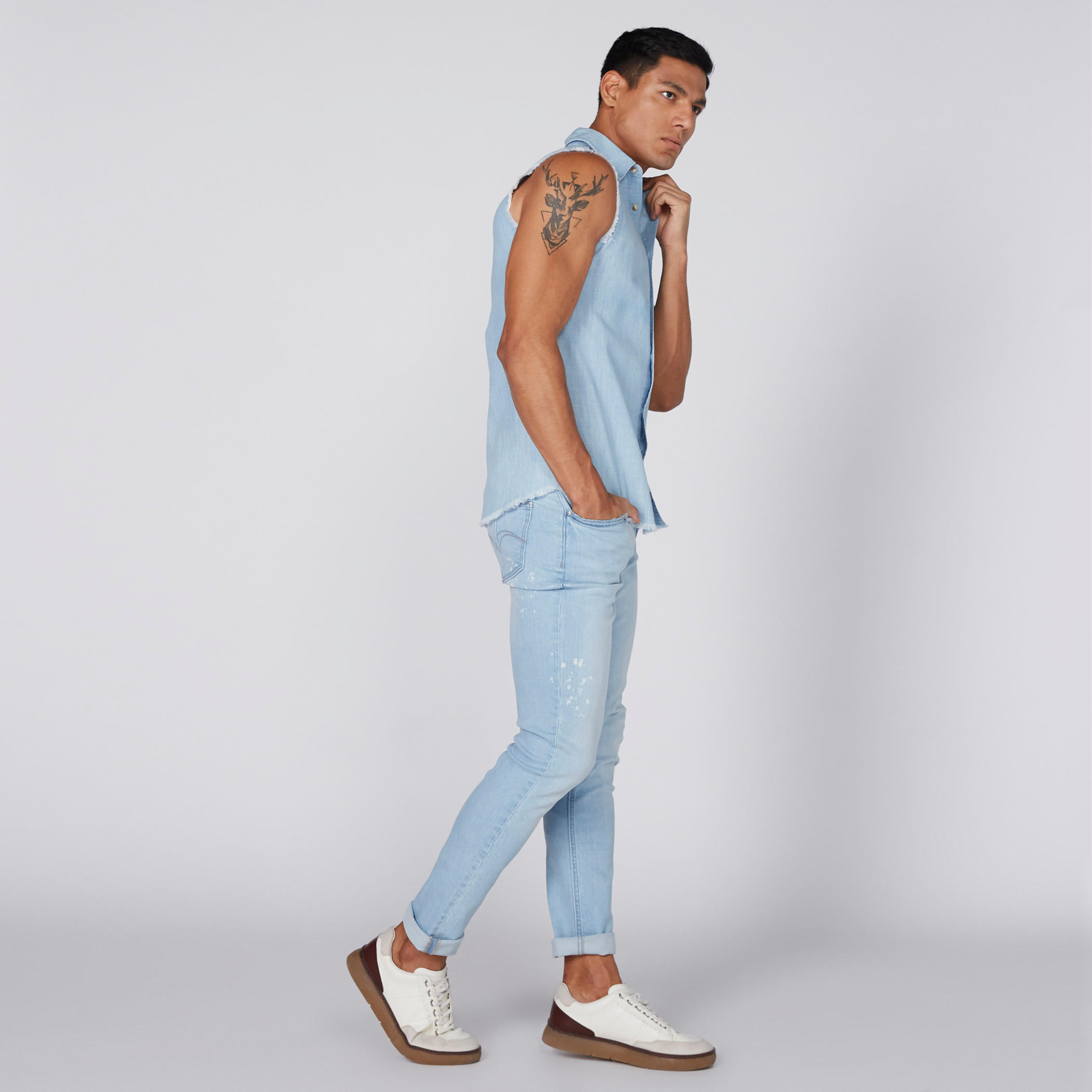 قميص من الدينم دون أكمام بقبعة قابلة للفصل من لي كوبر-men-clothing-shirts-image-5