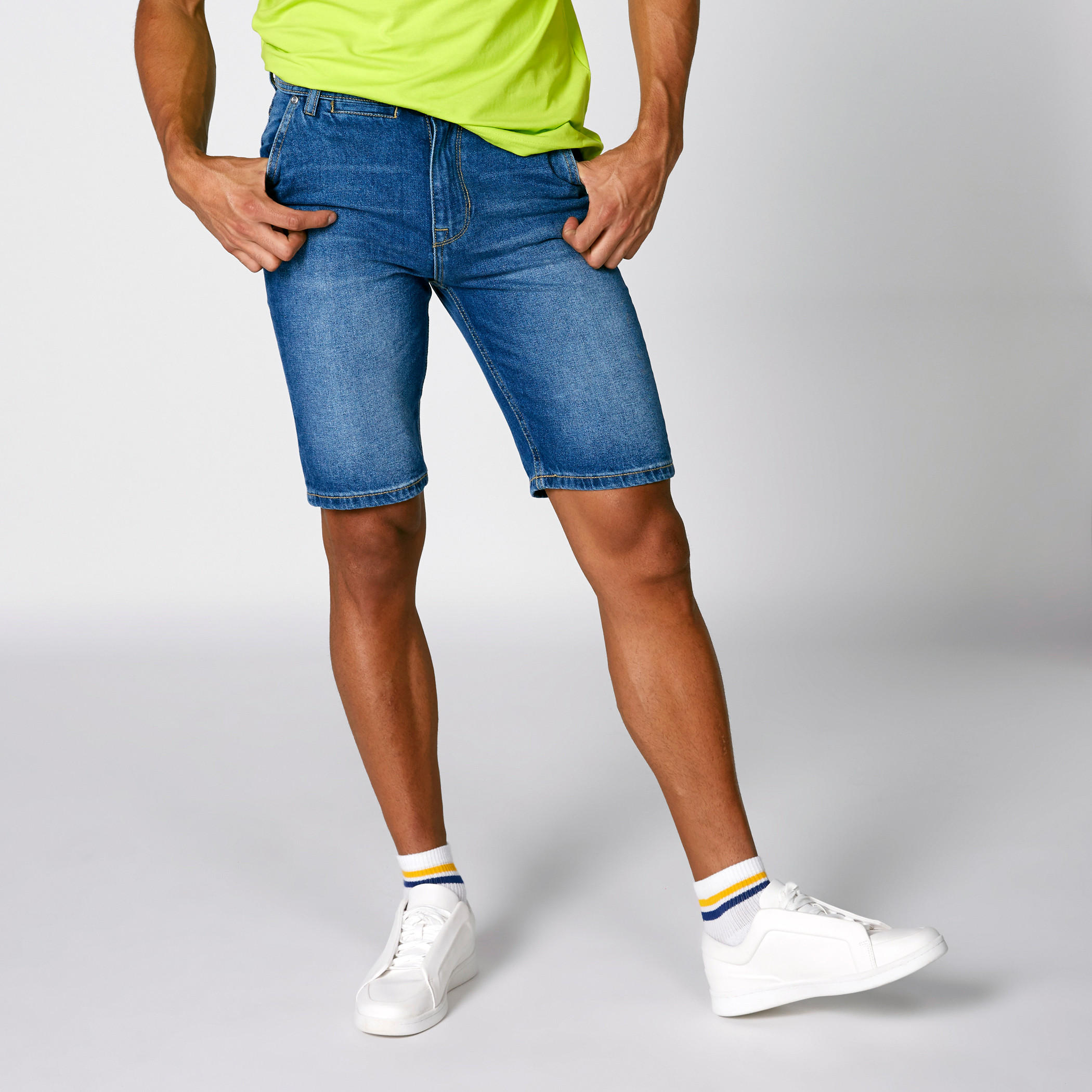شورت من الدينم بجيوب من لي كوبر-men-clothing-bottoms-shorts-image-1