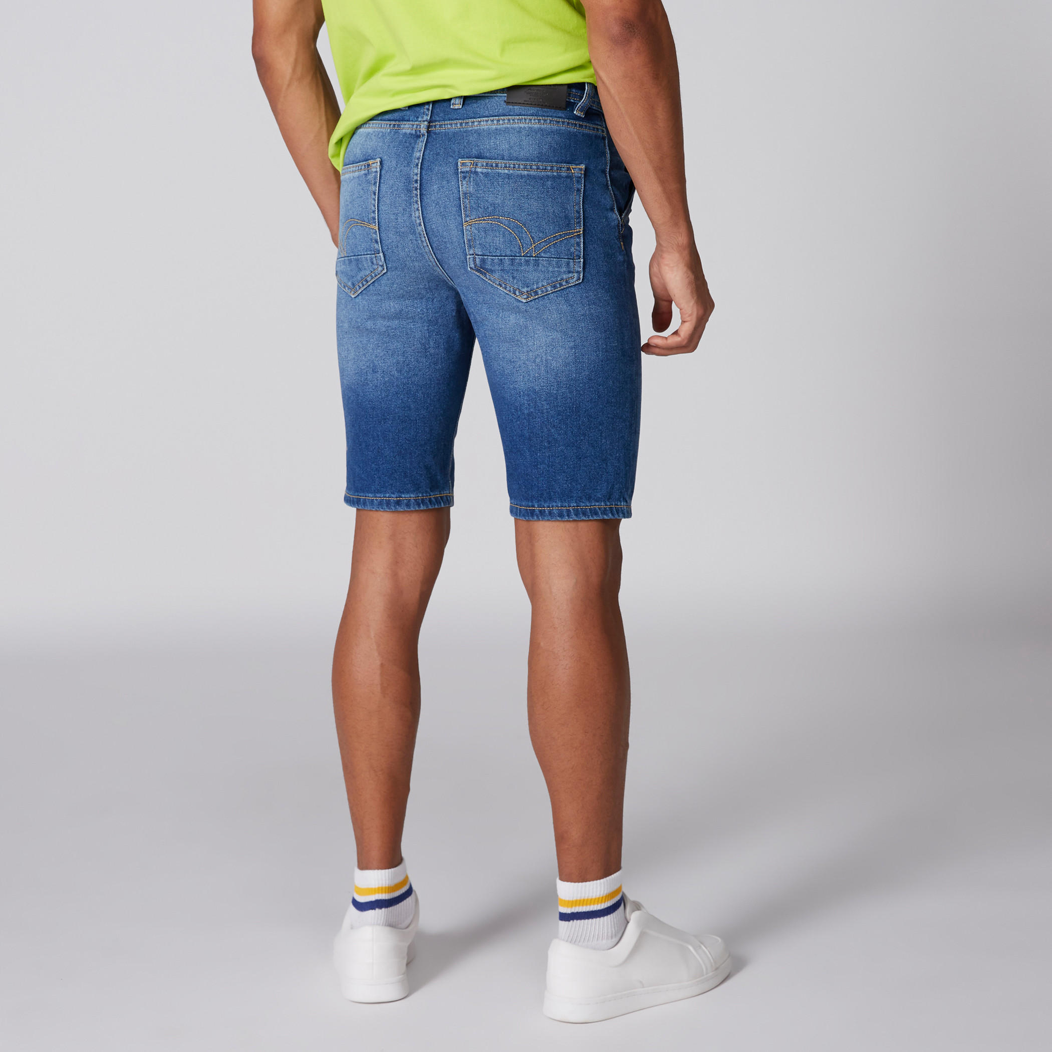 شورت من الدينم بجيوب من لي كوبر-men-clothing-bottoms-shorts-image-2