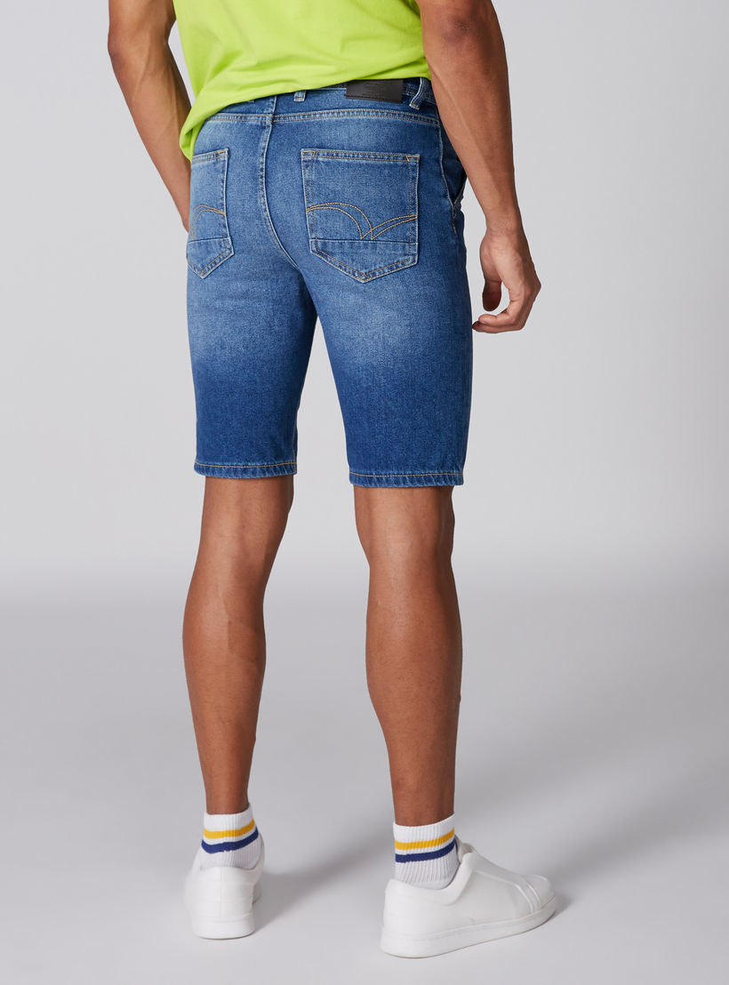 شورت من الدينم بجيوب من لي كوبر-men-clothing-bottoms-shorts-image-2