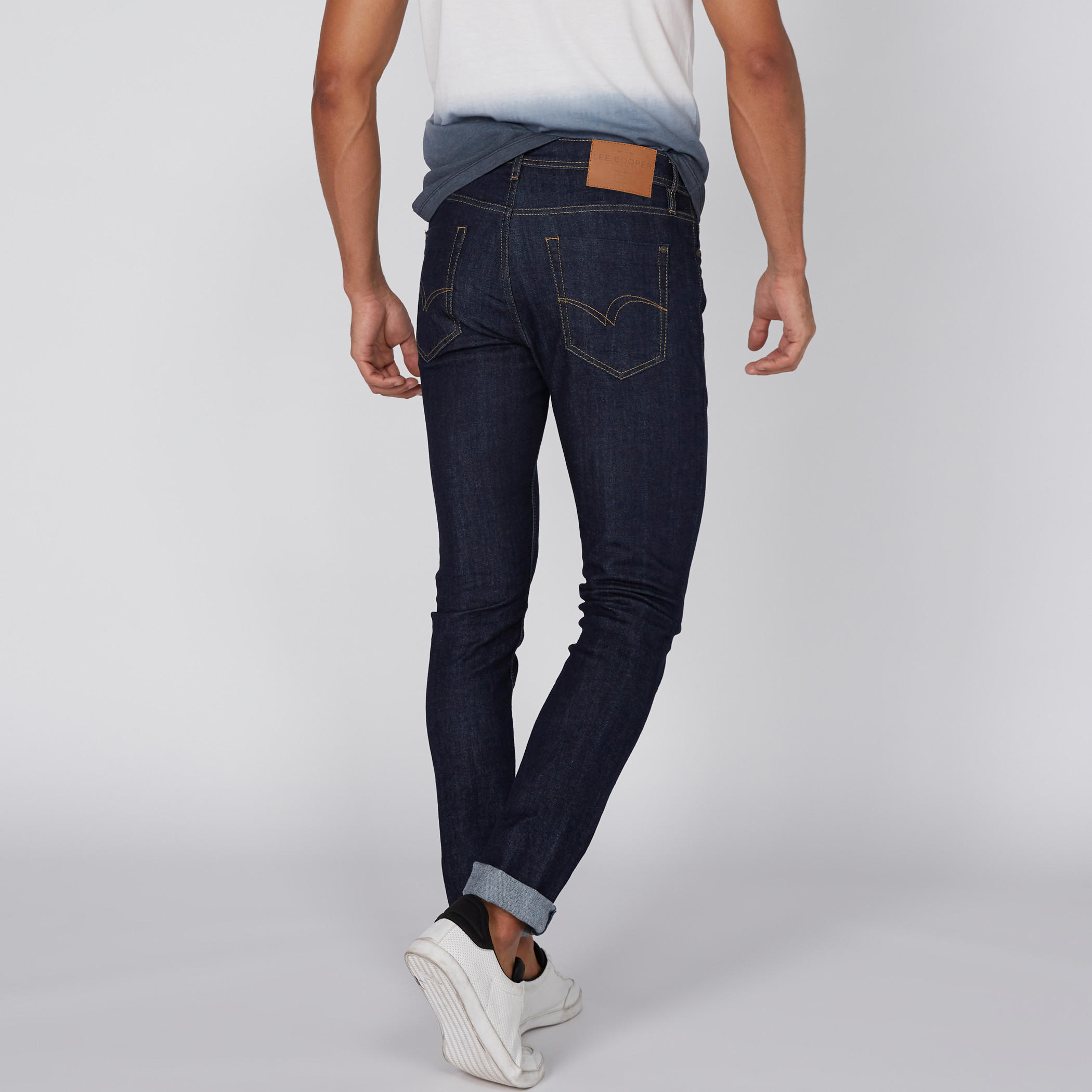 بنطال جينز طويل بزر إغلاق وجيوب من لي كوبر-men-clothing-bottoms-jeans-image-4