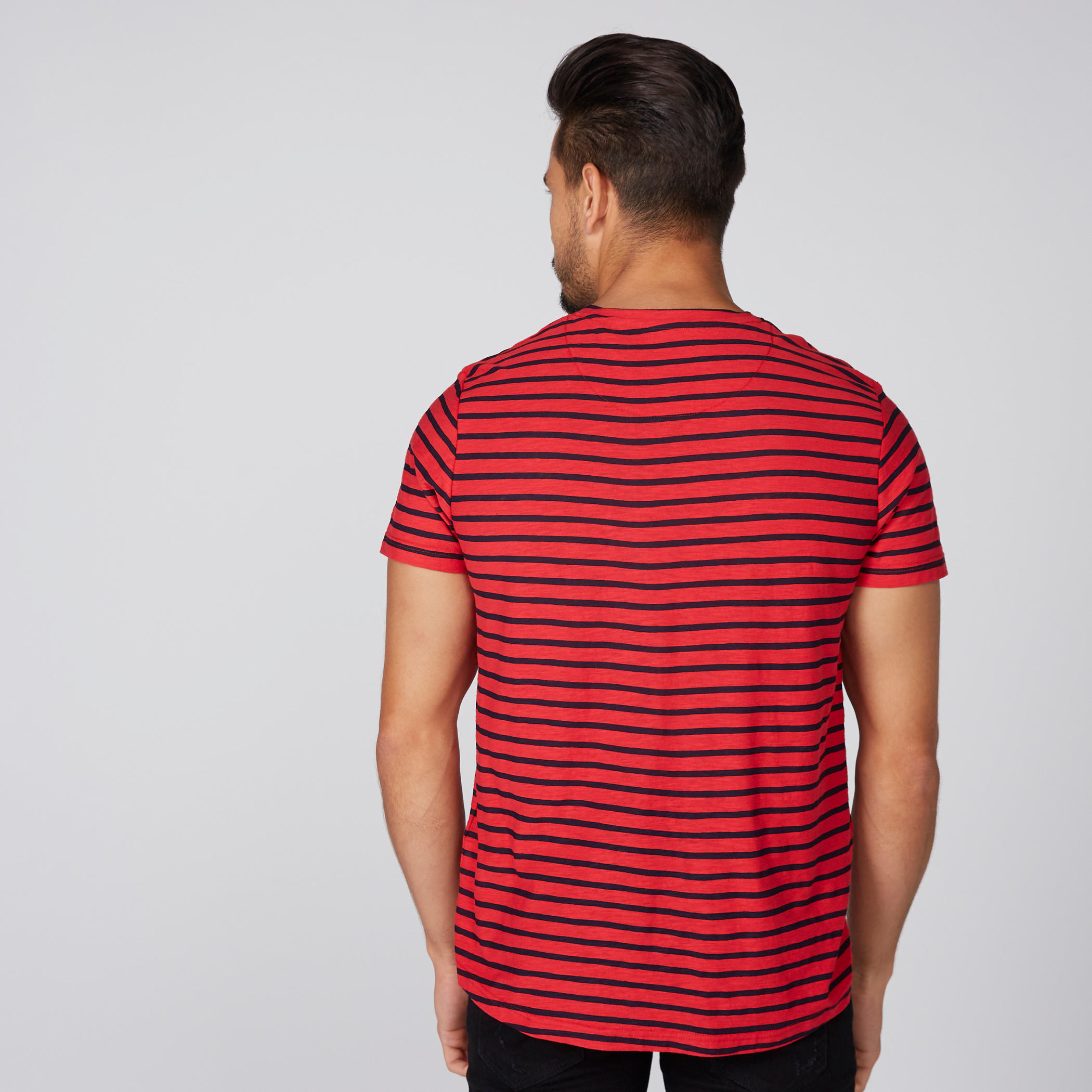 تيشيرت مقلّم بياقة V وأكمام قصيرة من لي كوبر-men-clothing-tshirtsandpolos-tshirts-image-3