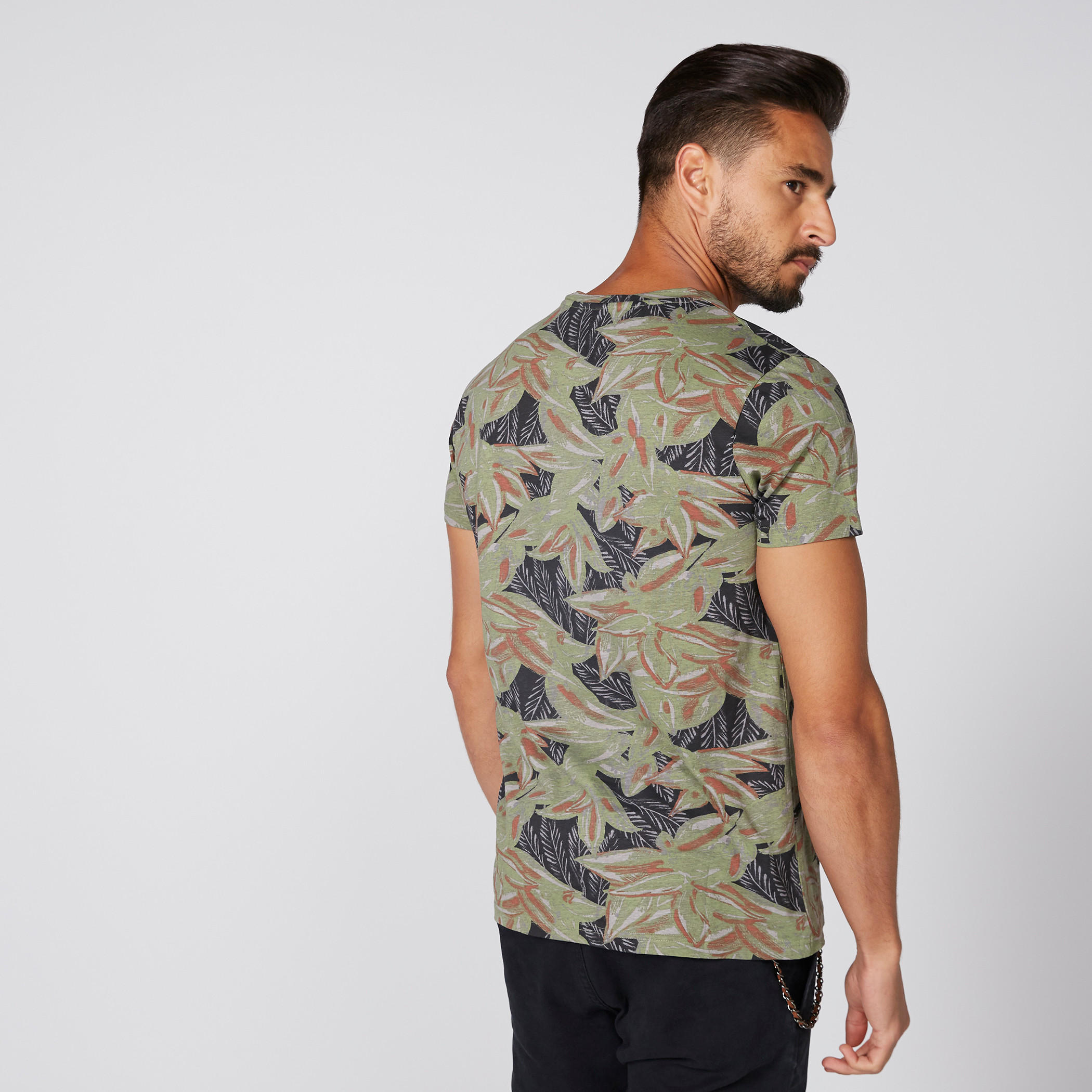 تيشيرت بياقة مستديرة وأكمام قصيرة وطبعات من لي كوبر-men-clothing-tshirtsandpolos-tshirts-image-4