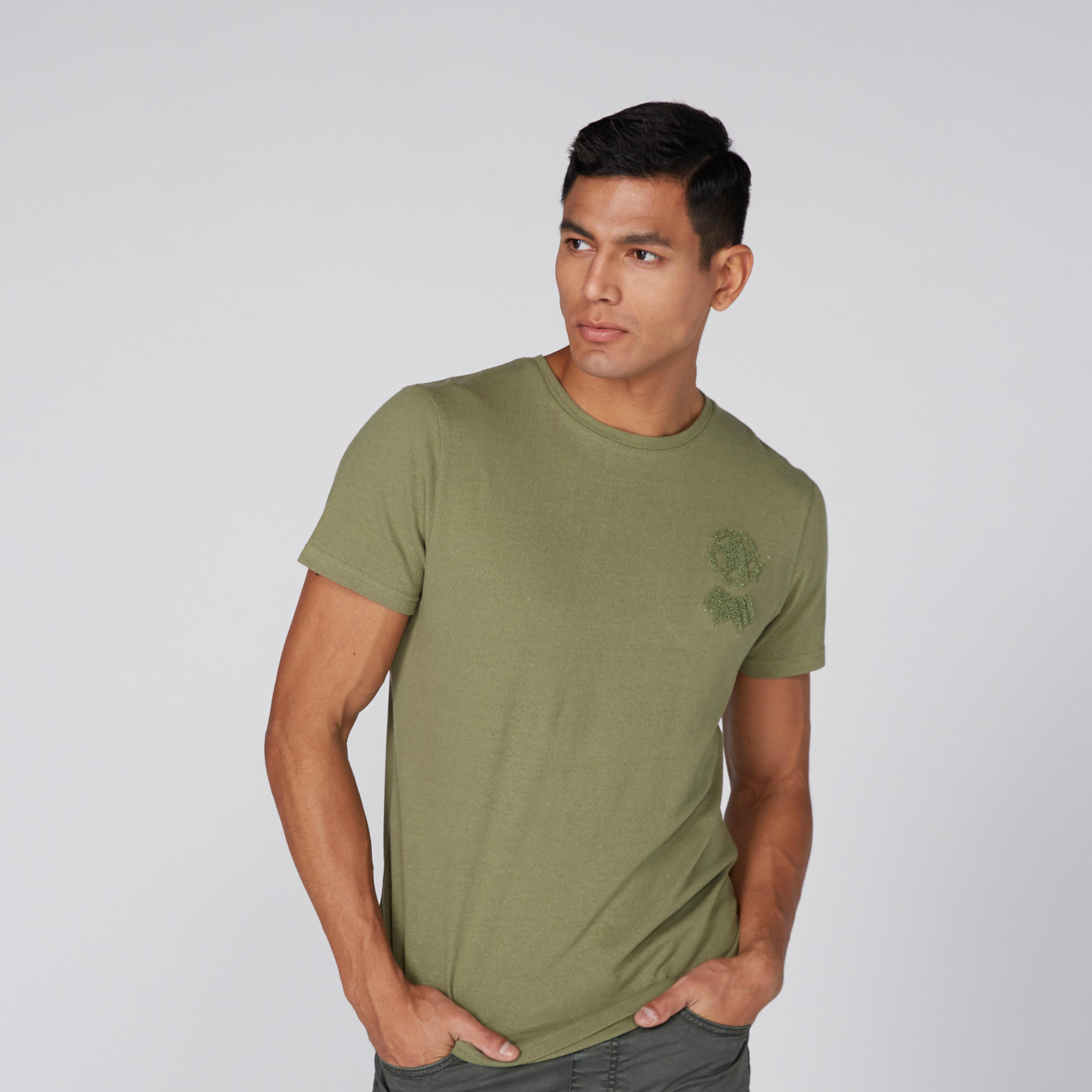 تيشيرت مطرز بأكمام قصيرة من لي كوبر-men-clothing-tshirtsandpolos-tshirts-image-1