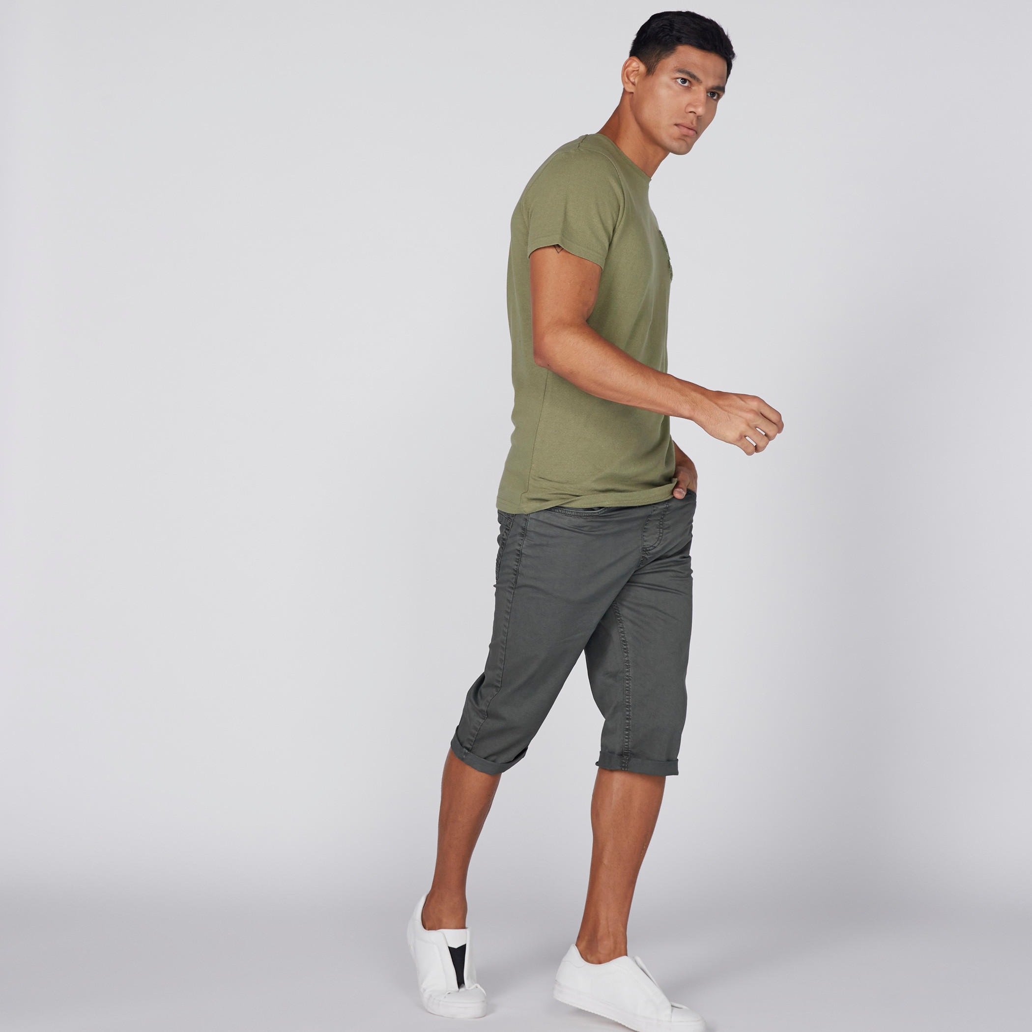 تيشيرت مطرز بأكمام قصيرة من لي كوبر-men-clothing-tshirtsandpolos-tshirts-image-2