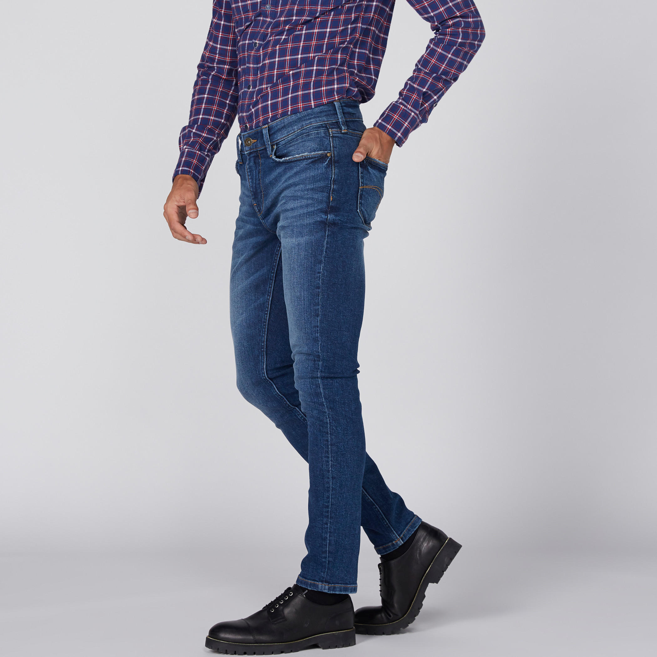 بنطال جينز طويل بزر إغلاق وجيوب من لي كوبر-men-clothing-bottoms-jeans-image-4