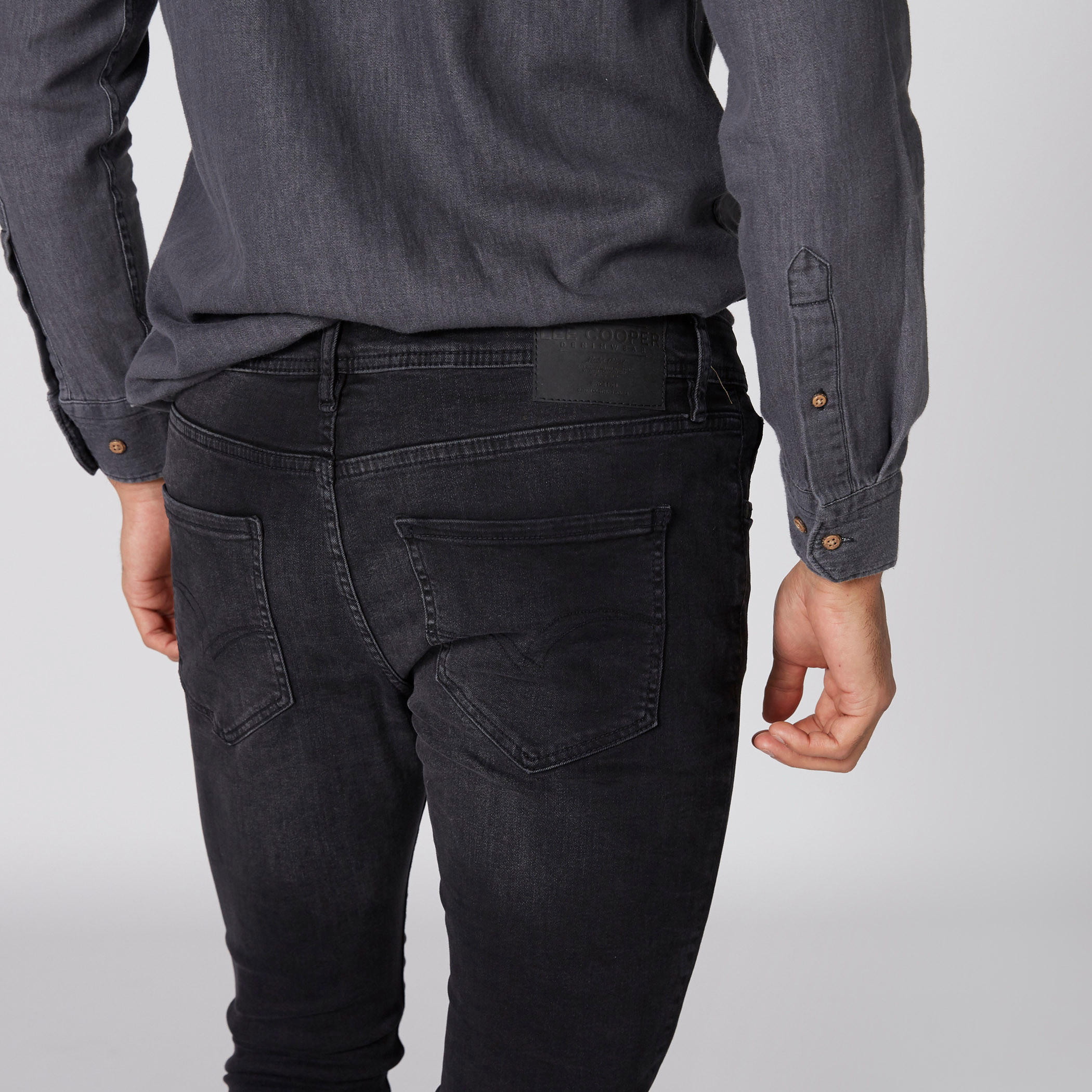 بنطال جينز طويل بجيوب من لي كوبر-men-clothing-bottoms-jeans-image-4