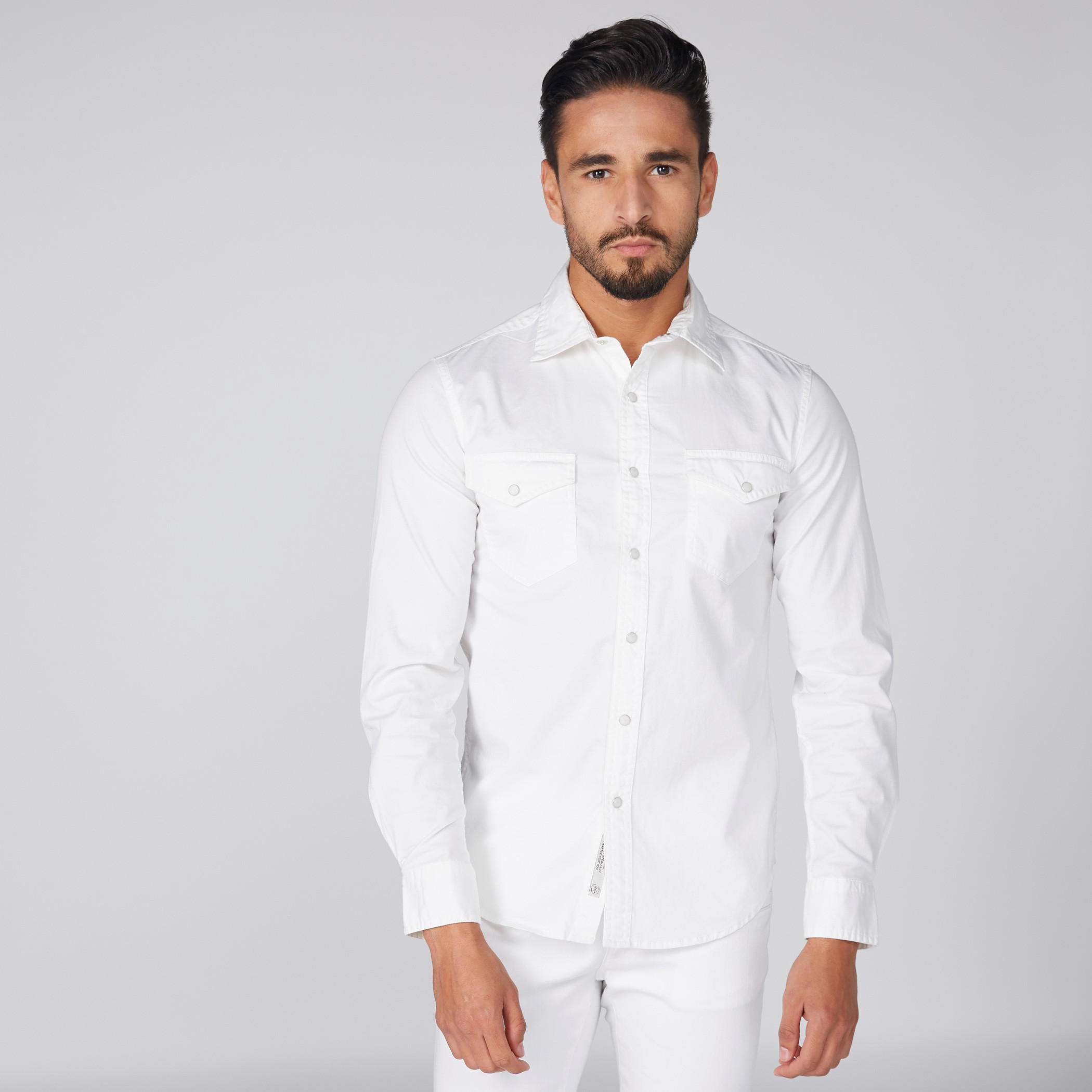 قميص بأكمام طويلة وأزرار وجيب على الصدر من لي كوبر-men-clothing-shirts-image-3
