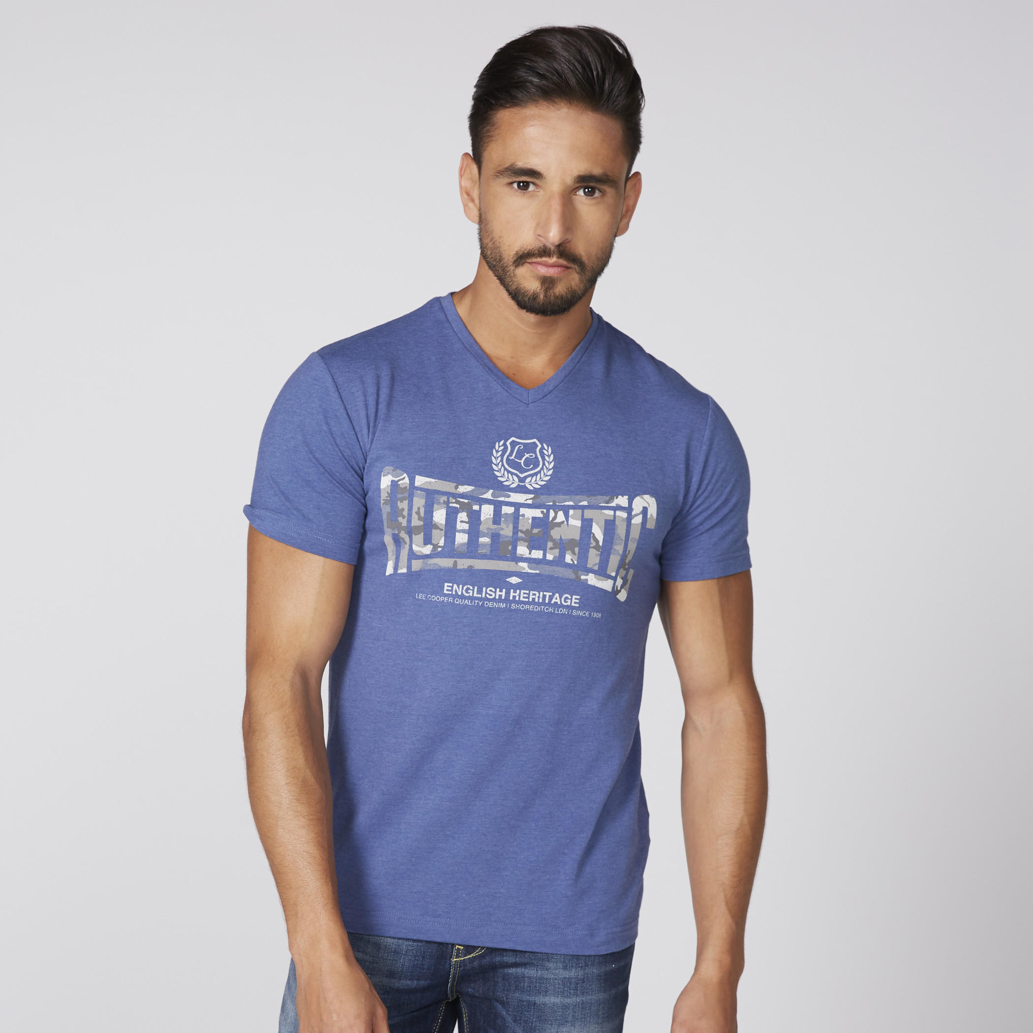 تيشيرت بياقة V وأكمام قصيرة وطبعات من لي كوبر-men-clothing-tshirtsandpolos-tshirts-image-1