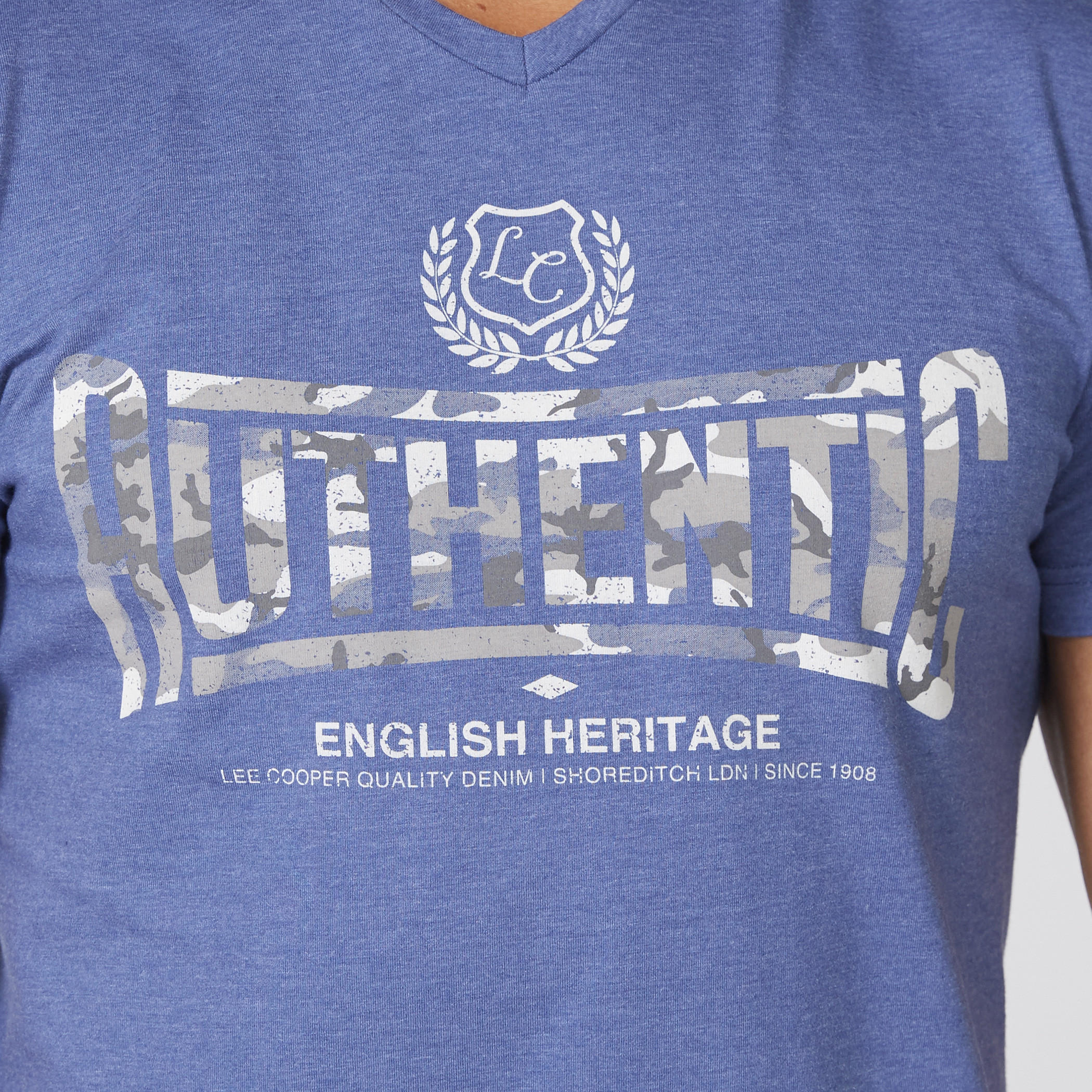 تيشيرت بياقة V وأكمام قصيرة وطبعات من لي كوبر-men-clothing-tshirtsandpolos-tshirts-image-3