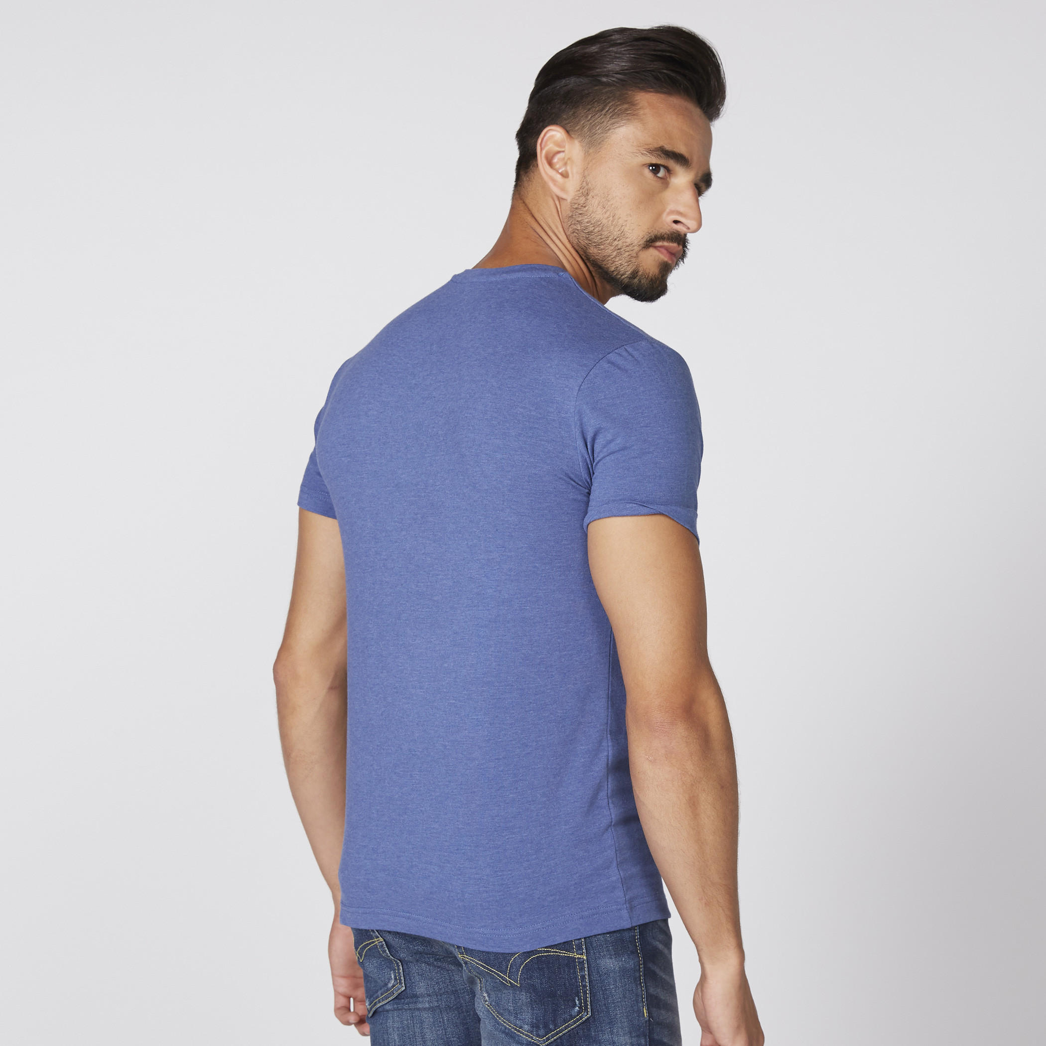تيشيرت بياقة V وأكمام قصيرة وطبعات من لي كوبر-men-clothing-tshirtsandpolos-tshirts-image-4