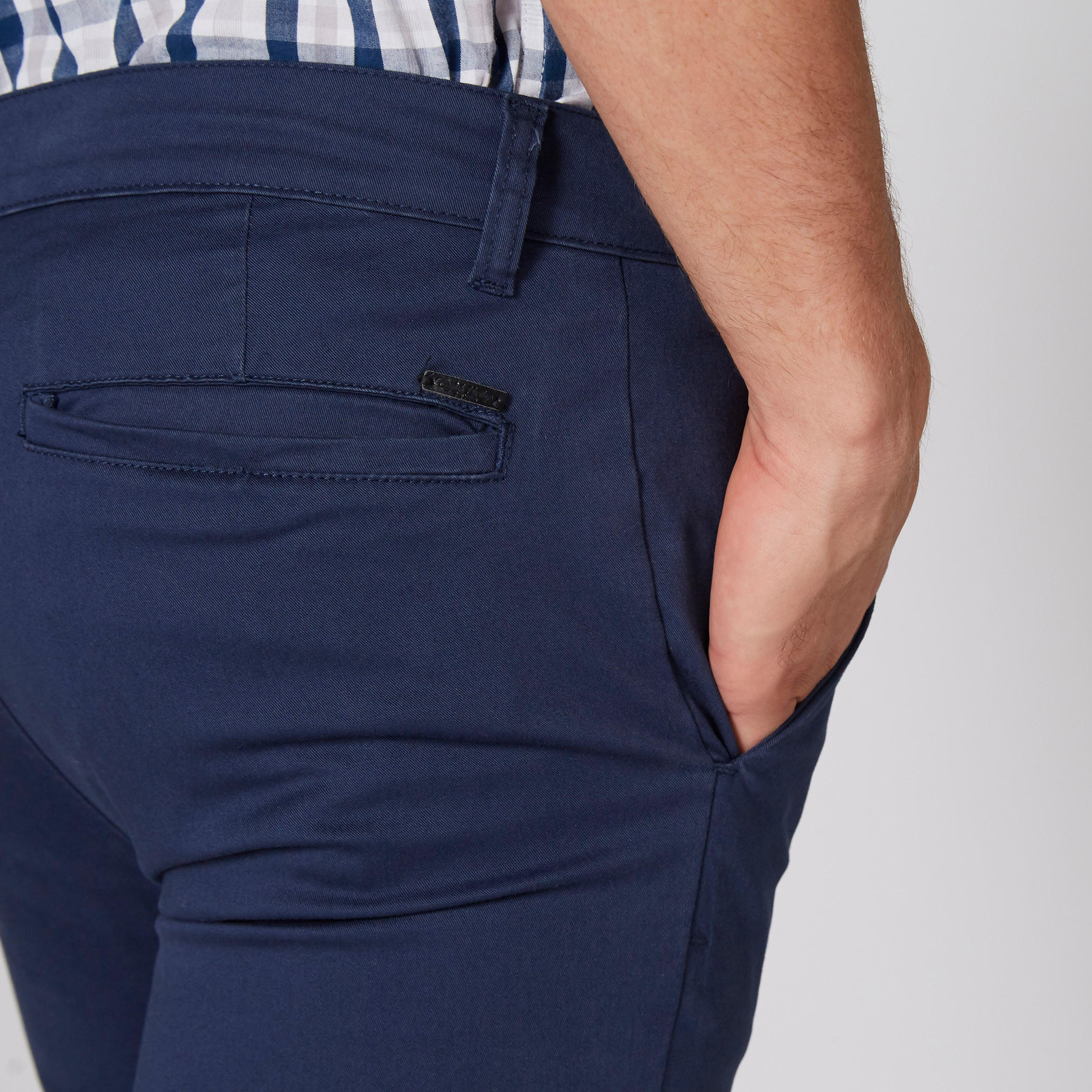 بنطال شينو طويل بجيب من لي كوبر-men-clothing-bottoms-trousersandchinos-trousers-image-4