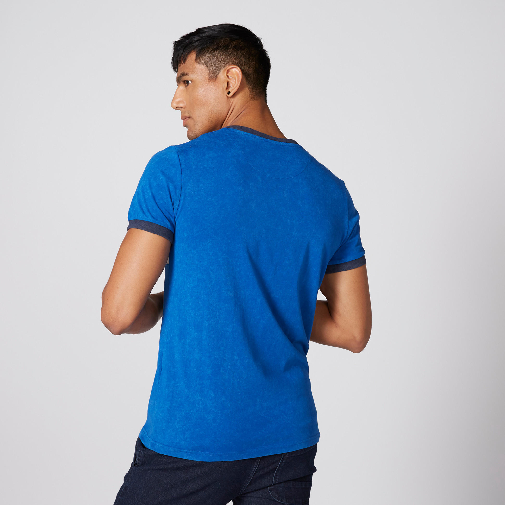 تيشيرت بطبعات بياقة مستديرة وأكمام قصيرة من لي كوبر-men-clothing-tshirtsandpolos-tshirts-image-2