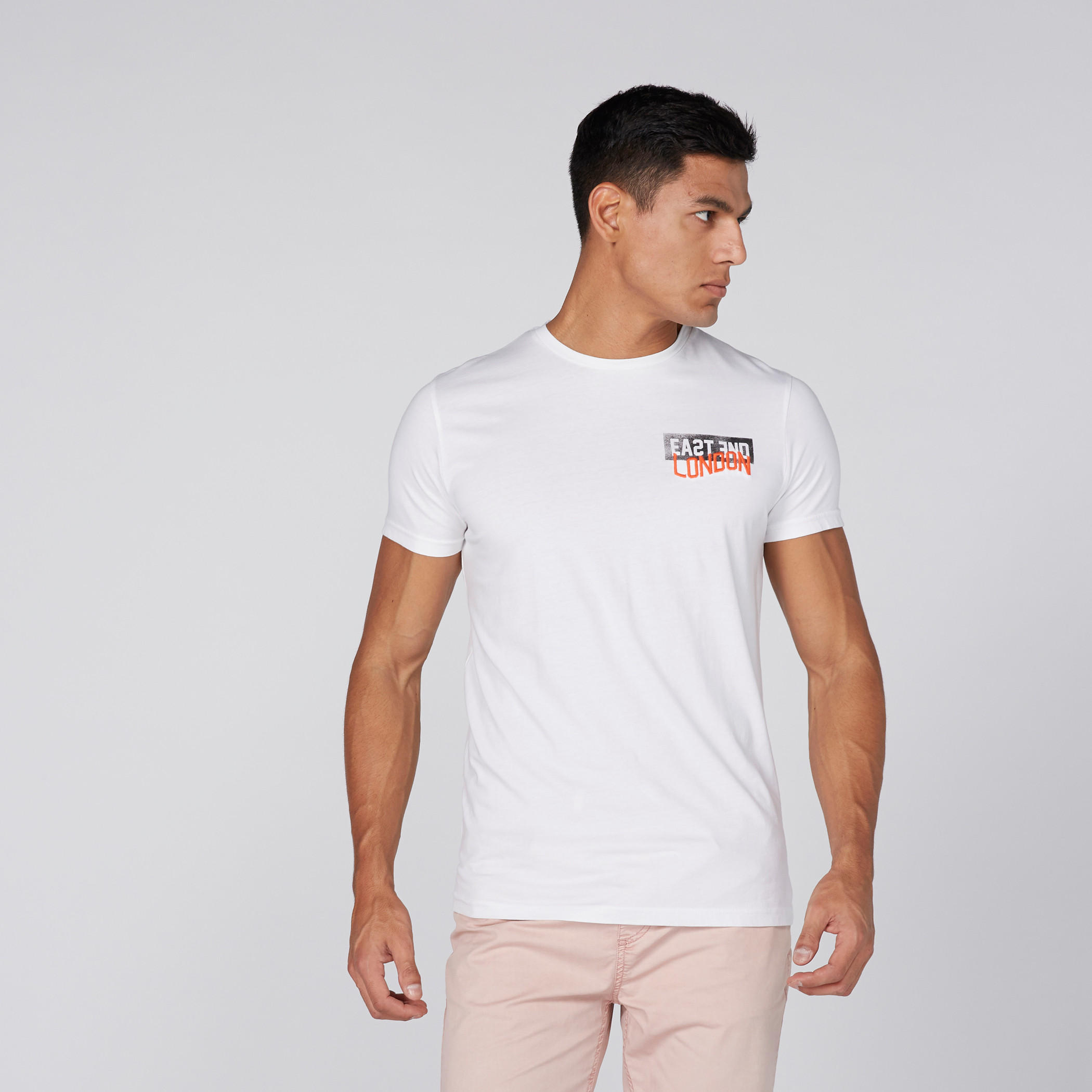 تيشيرت بياقة ضيّقة وأكمام قصيرة وطبعات من لي كوبر-men-clothing-tshirtsandpolos-tshirts-image-2