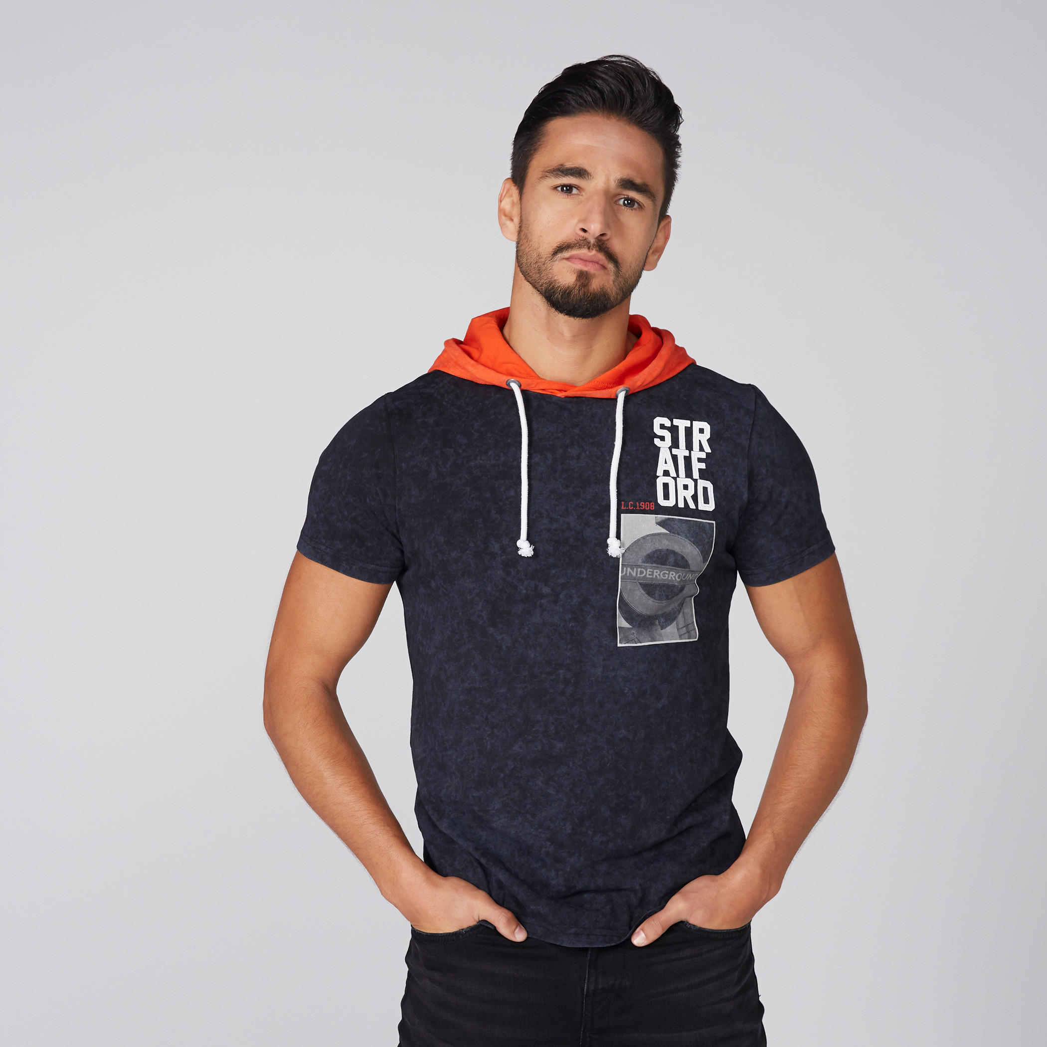 تيشيرت بأكمام قصيرة وقبعة وطبعات من لي كوبر-men-clothing-tshirtsandpolos-tshirts-image-1