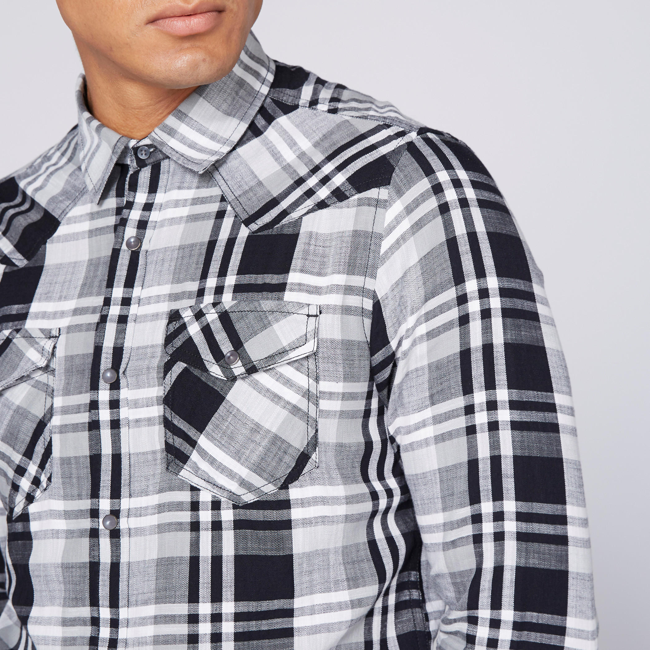 قميص كاروهات بأكمام طويلة وجيبين على الصدر من لي كوبر-men-clothing-shirts-image-2