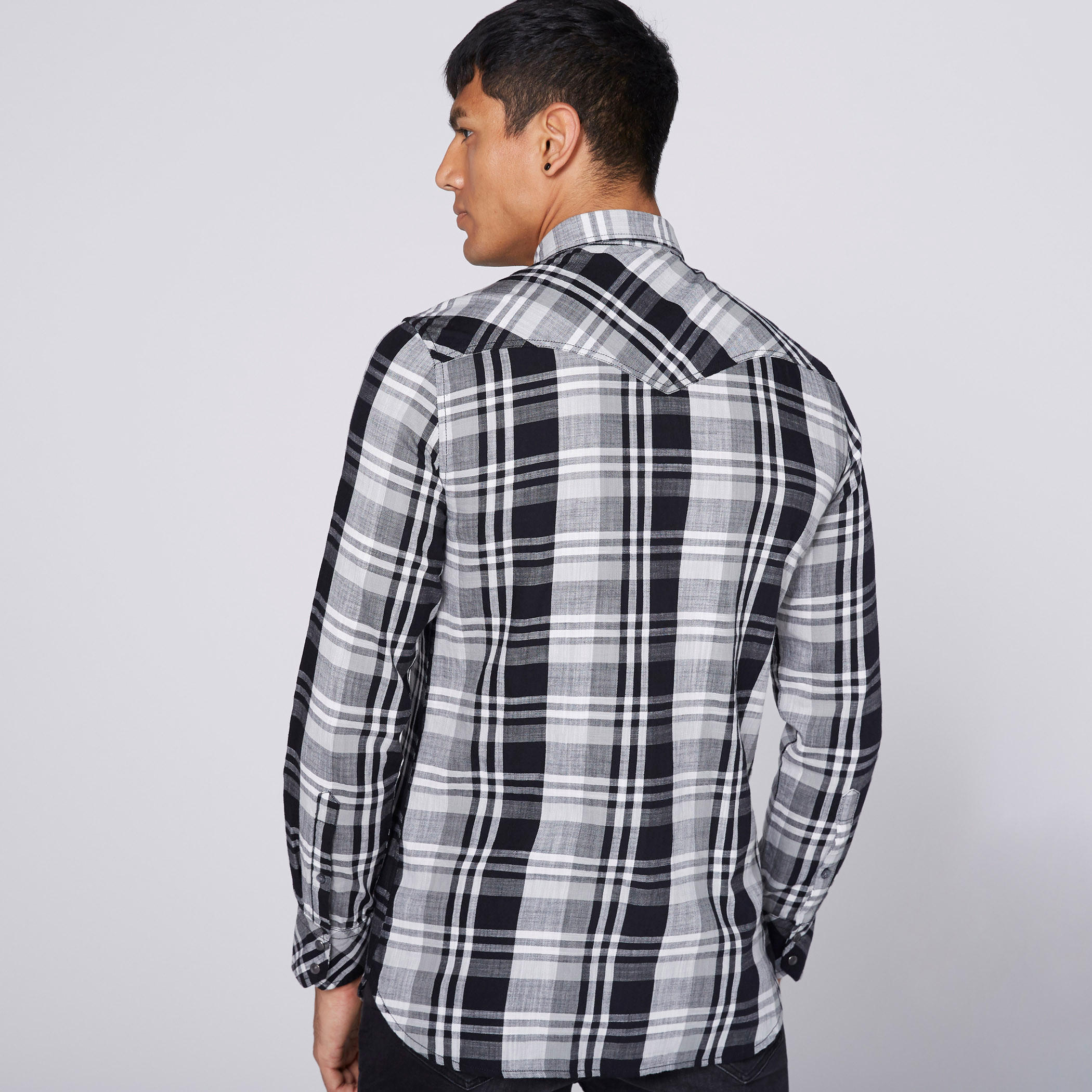 قميص كاروهات بأكمام طويلة وجيبين على الصدر من لي كوبر-men-clothing-shirts-image-3
