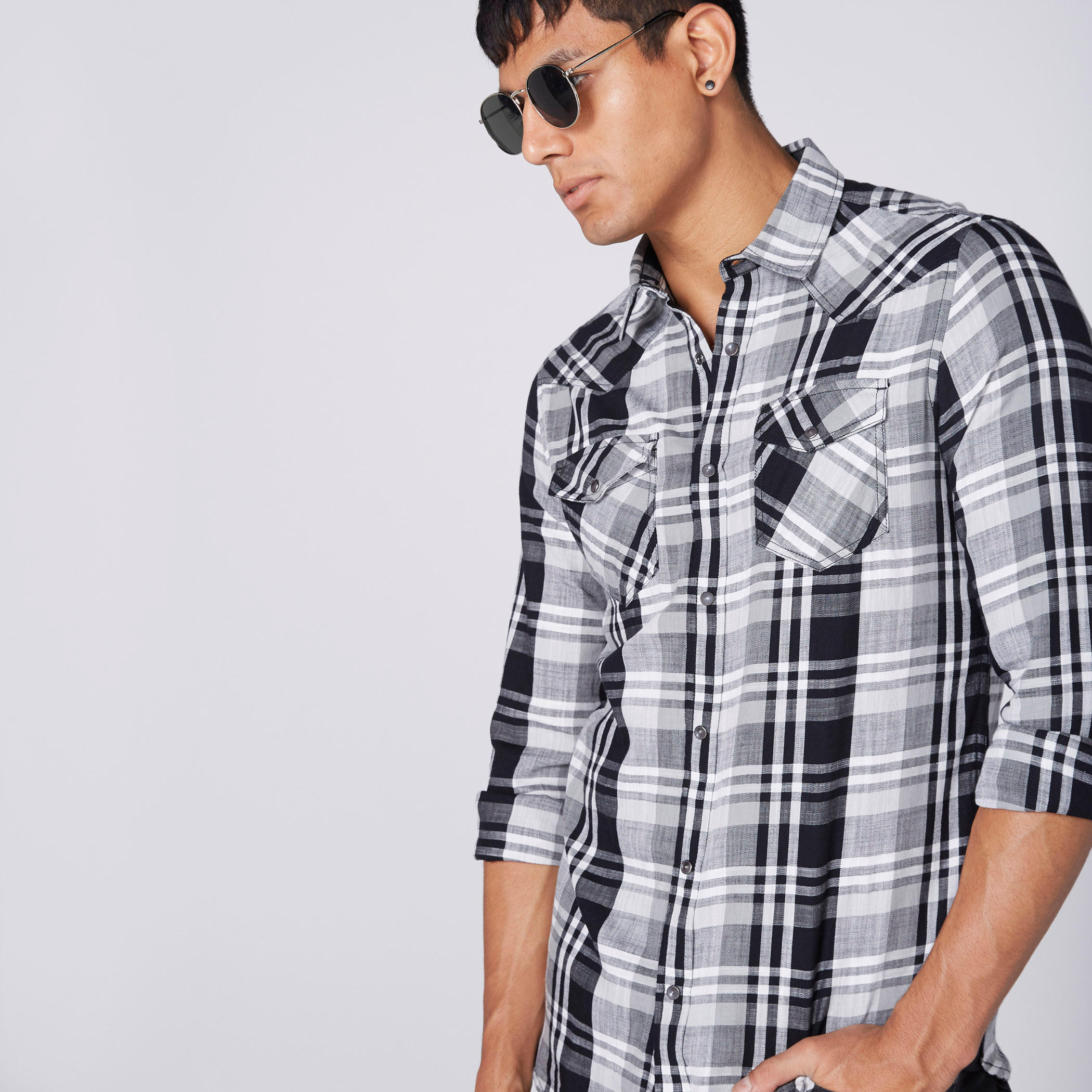 قميص كاروهات بأكمام طويلة وجيبين على الصدر من لي كوبر-men-clothing-shirts-image-5