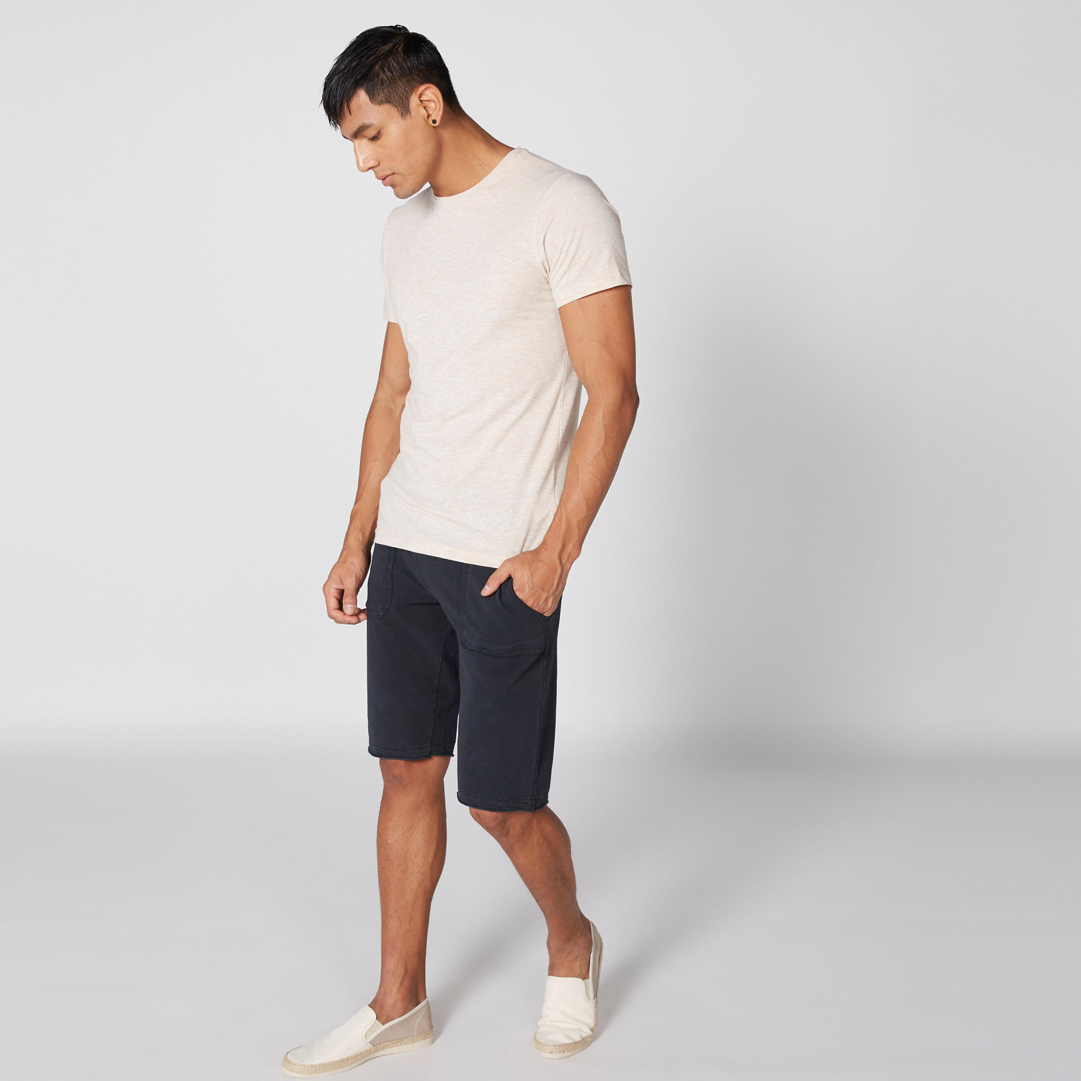 شورت بخصر مطّاطي وجيوب من لي كوبر-men-clothing-bottoms-shorts-image-1