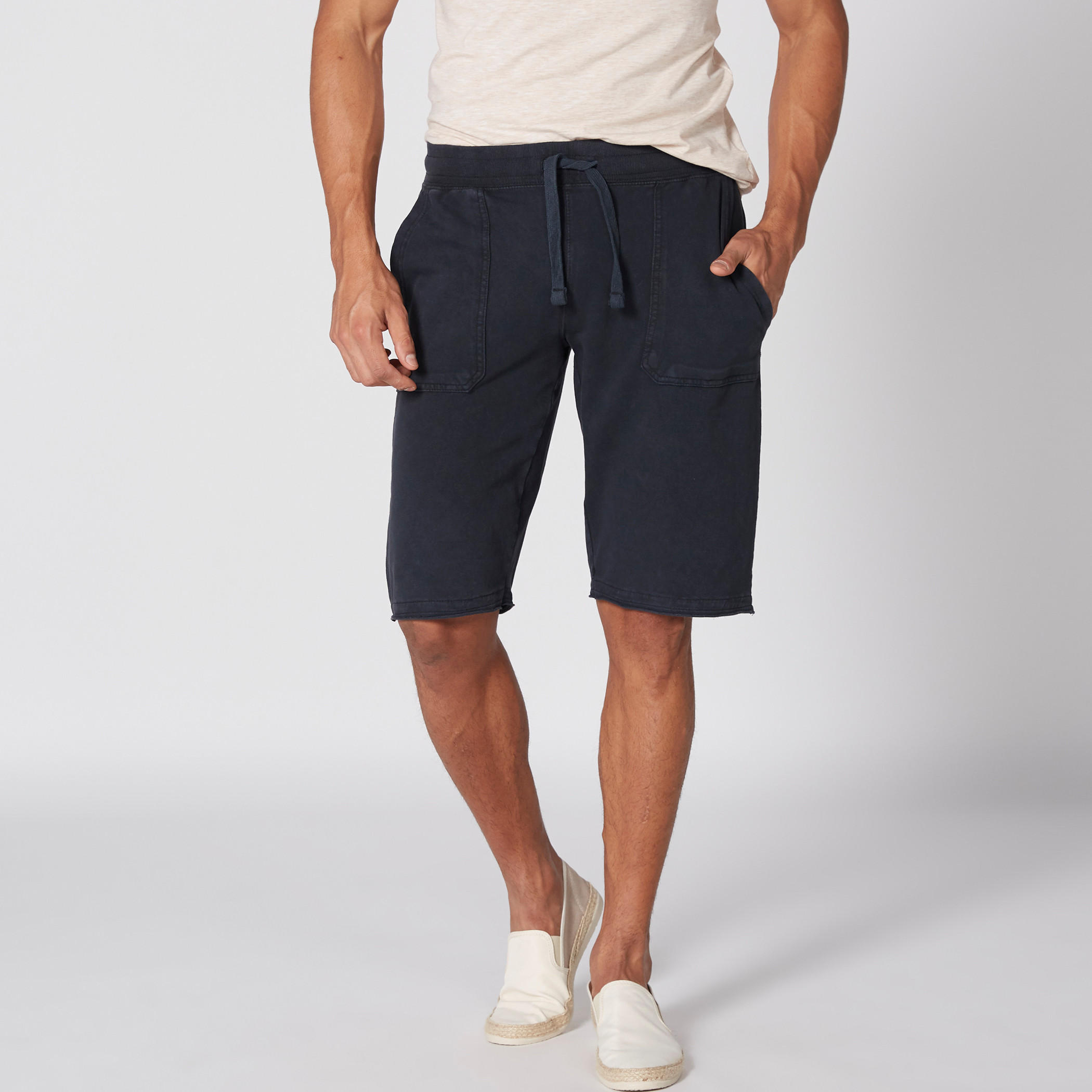 شورت بخصر مطّاطي وجيوب من لي كوبر-men-clothing-bottoms-shorts-image-2