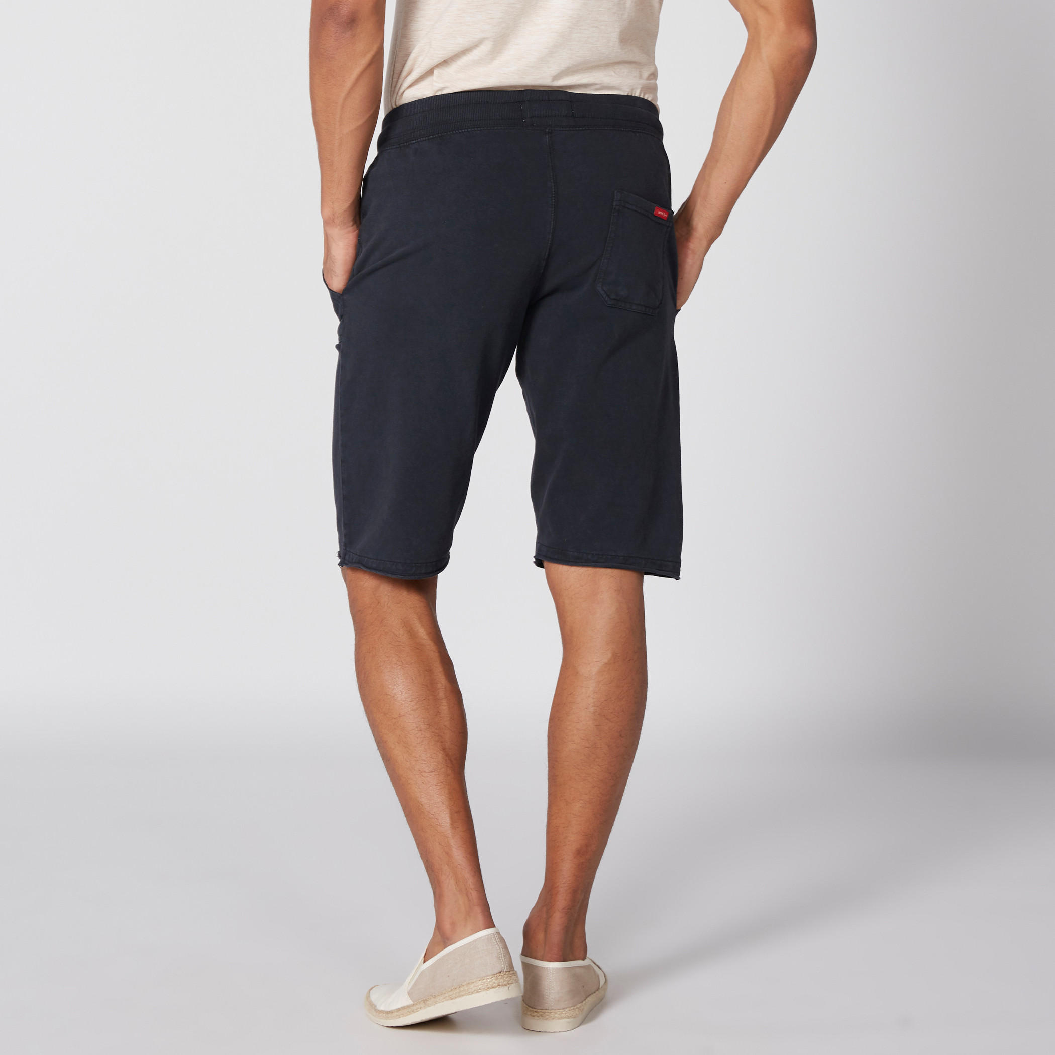 شورت بخصر مطّاطي وجيوب من لي كوبر-men-clothing-bottoms-shorts-image-5