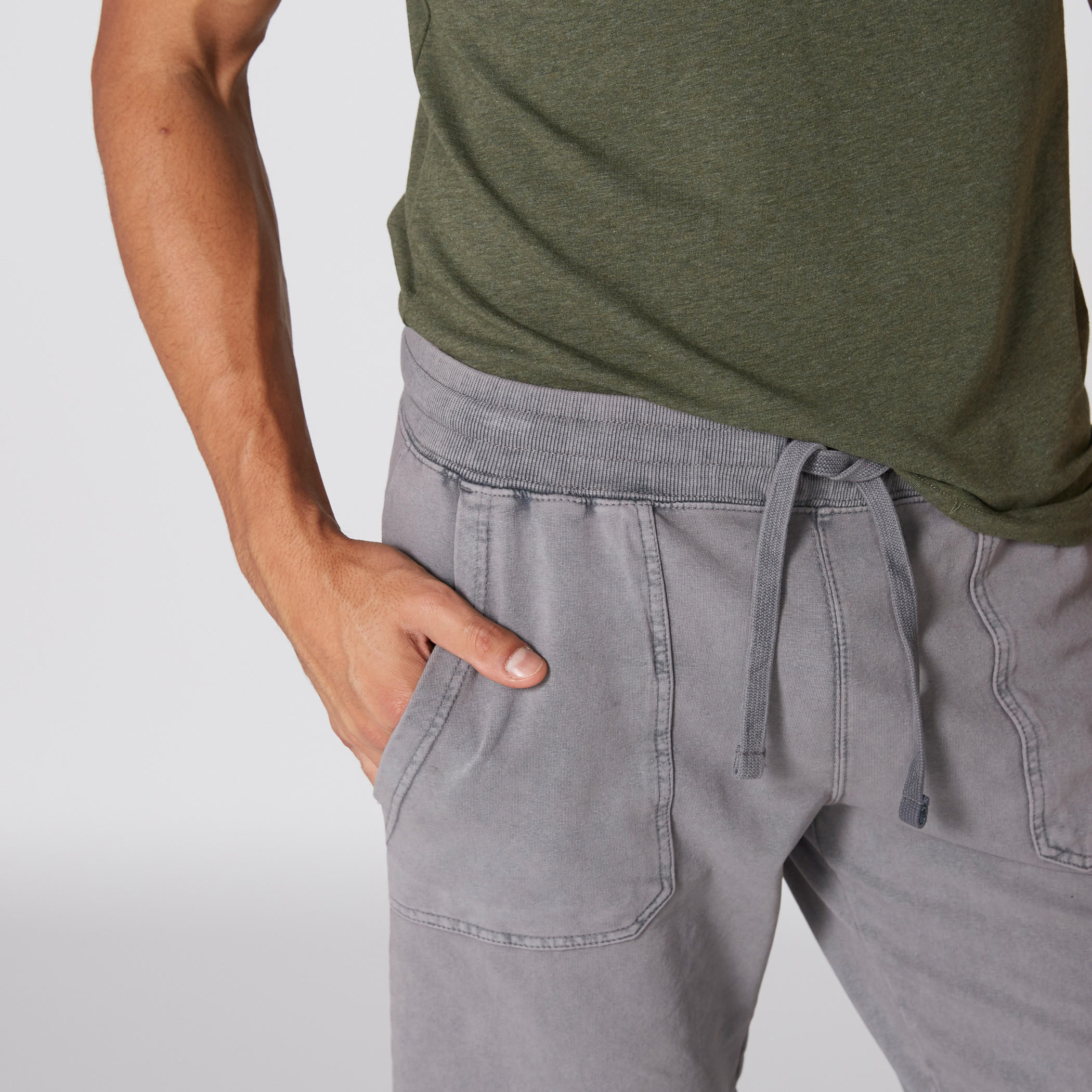 شورت بخصر مطّاطي وجيوب من لي كوبر-men-clothing-bottoms-shorts-image-3