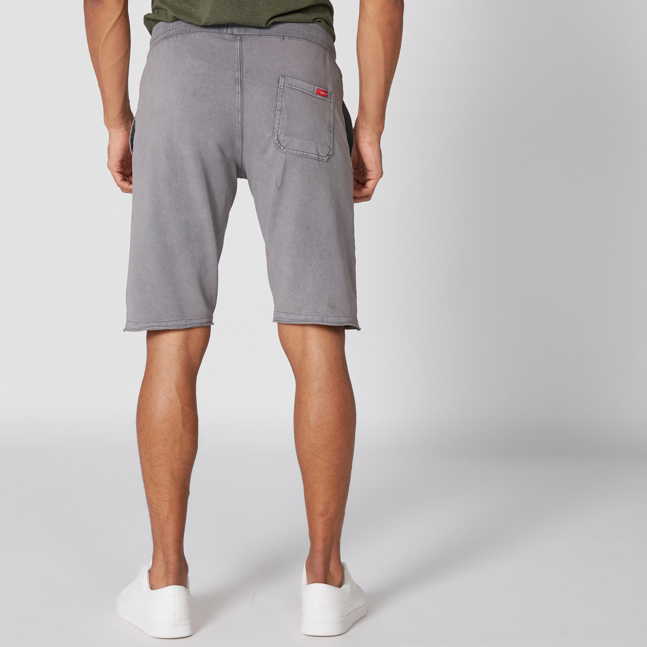 شورت بخصر مطّاطي وجيوب من لي كوبر-men-clothing-bottoms-shorts-image-5