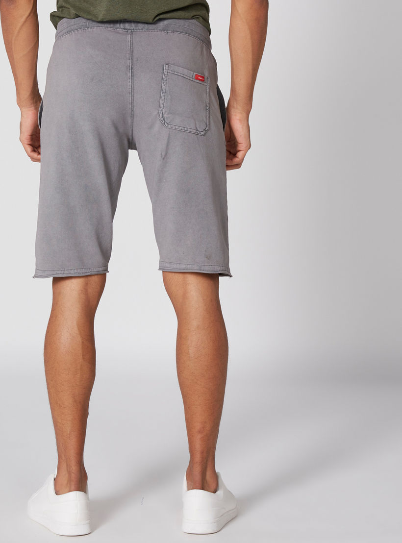 شورت بخصر مطّاطي وجيوب من لي كوبر-men-clothing-bottoms-shorts-image-5