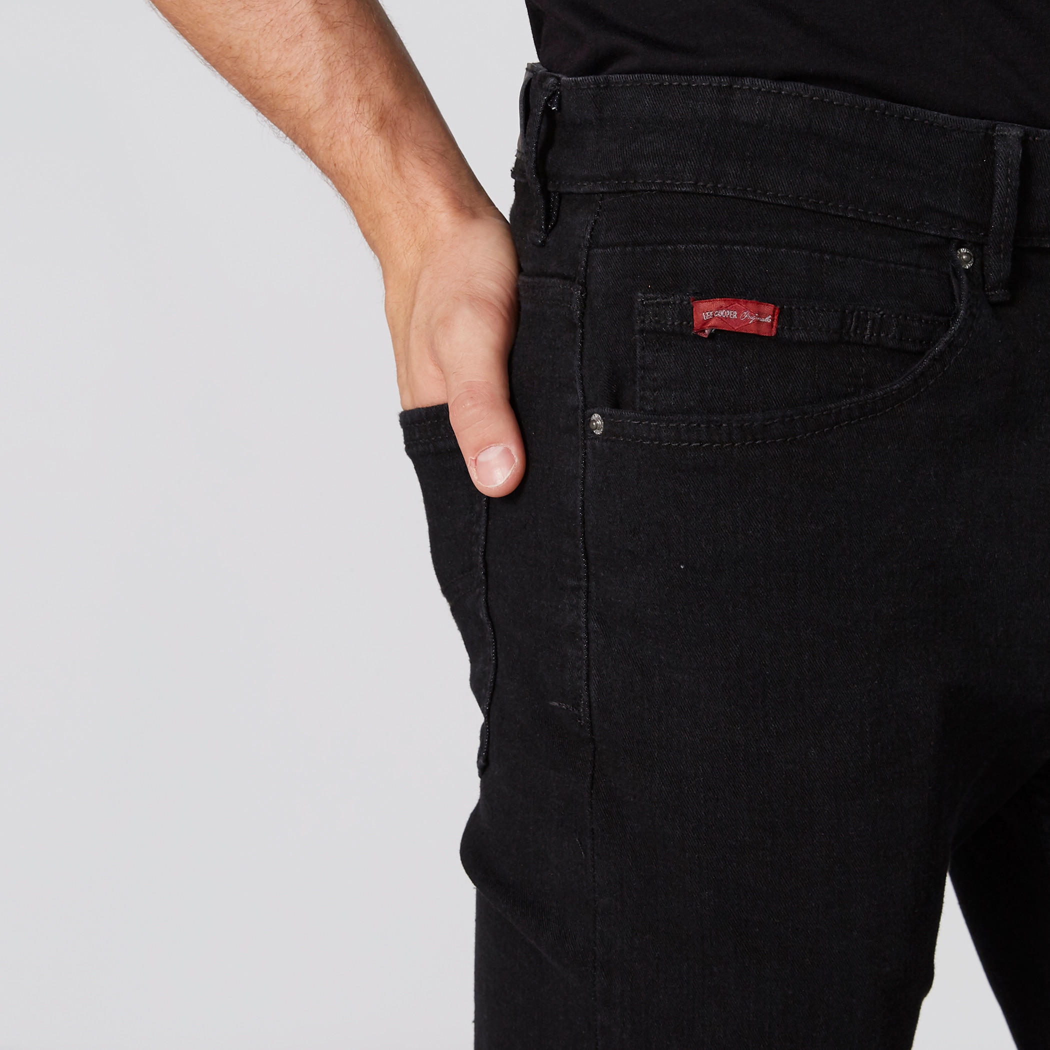 شورت من الدينم بزر إغلاق وجيوب من لي كوبر-men-clothing-bottoms-shorts-image-4