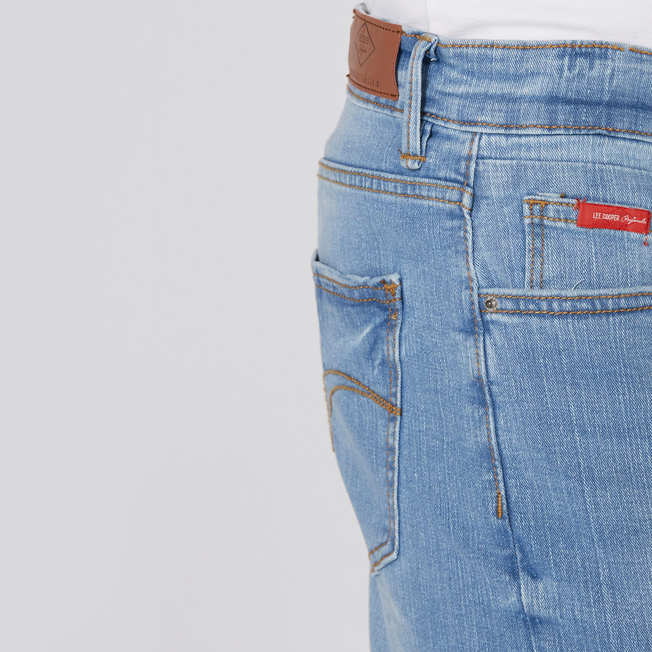 شورت من الدينم بزر إغلاق وجيوب من لي كوبر-men-clothing-bottoms-shorts-image-4