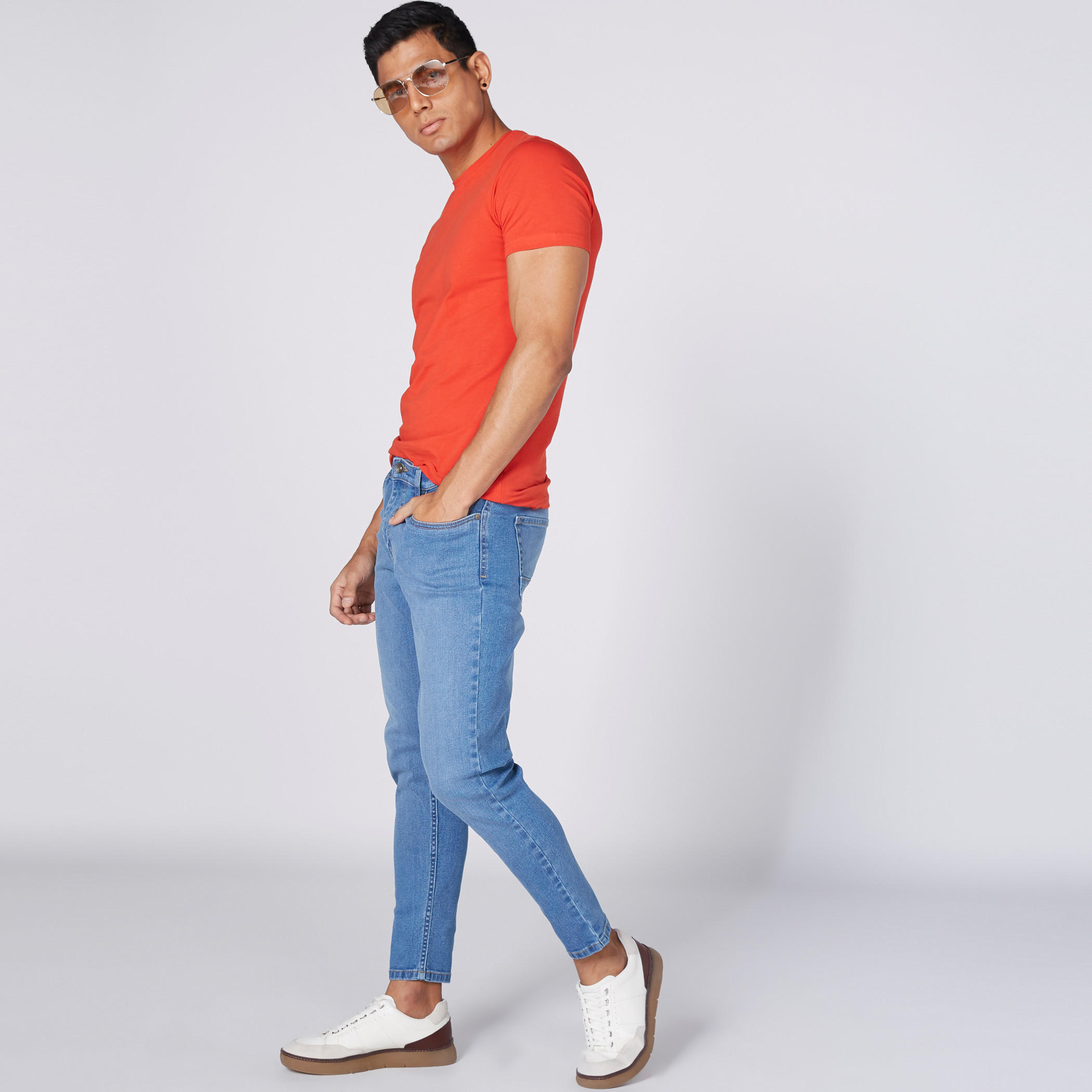تيشيرت بأكمام قصيرة وياقة مستديرة-men-clothing-tshirtsandpolos-tshirts-image-4