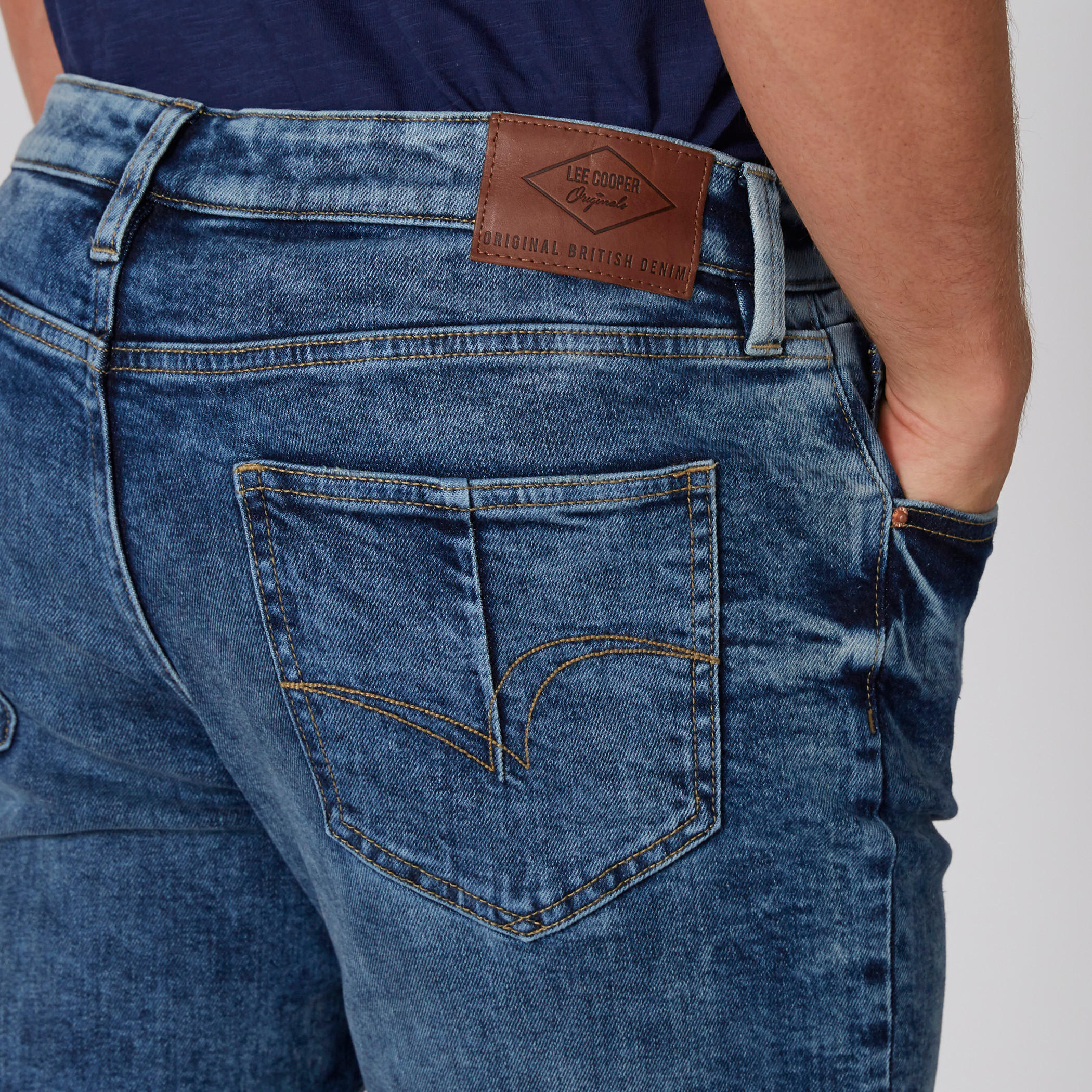 بنطال جينز طويل بزر إغلاق وجيوب من لي كوبر-men-clothing-bottoms-jeans-image-4