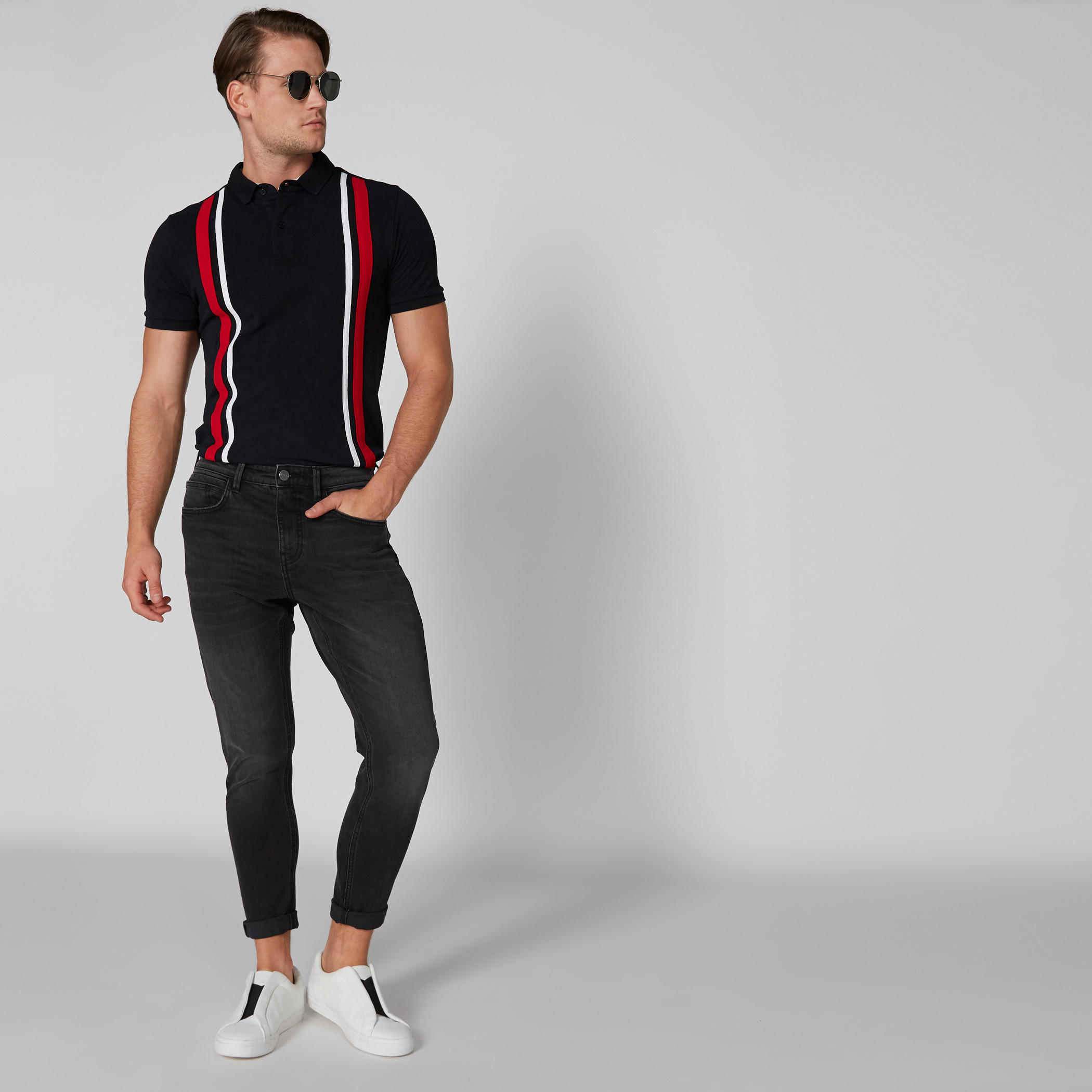 تيشيرت مقلّم بأكمام قصيرة وتطريز من لي كوبر-men-clothing-tshirtsandpolos-polos-image-1
