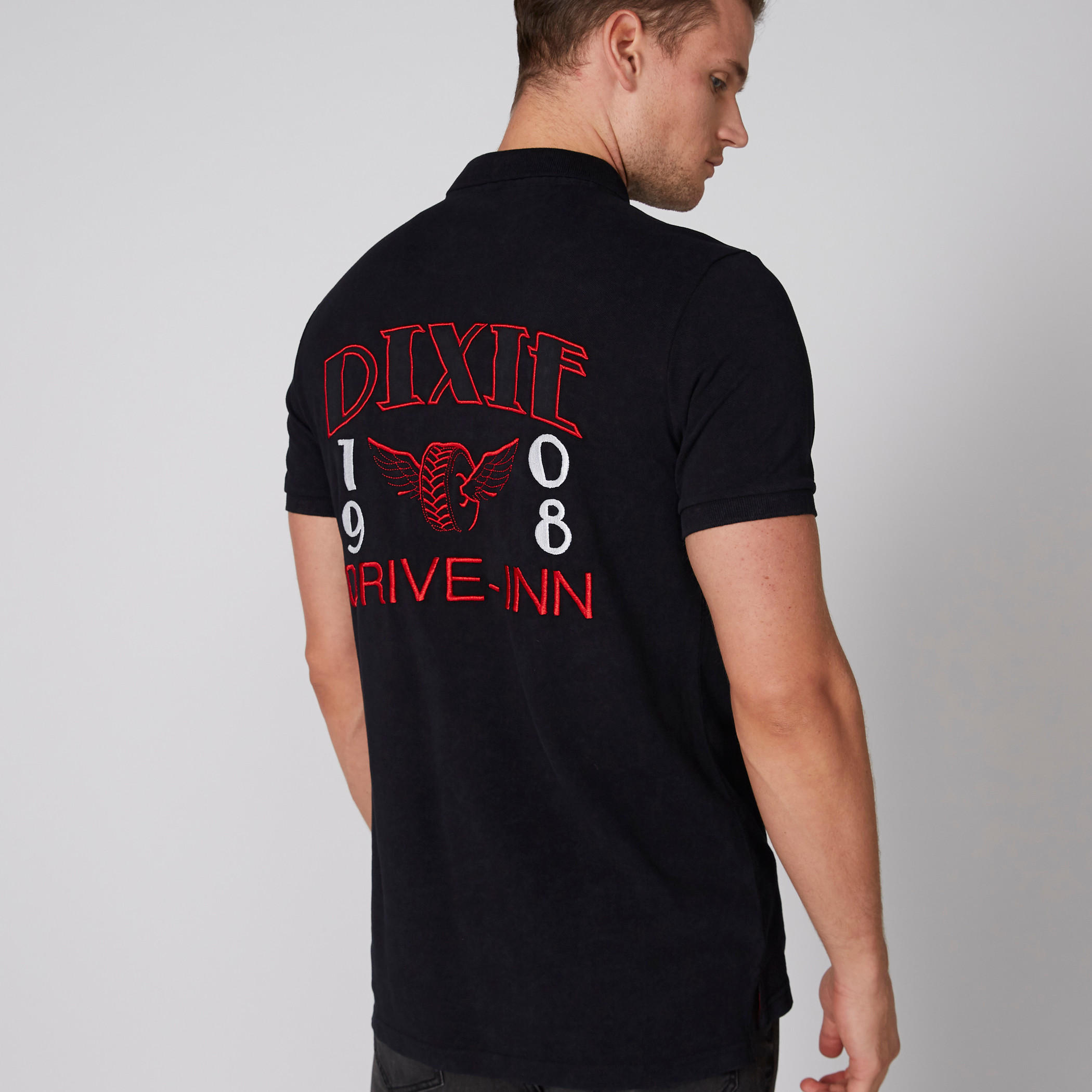 تيشيرت مقلّم بأكمام قصيرة وتطريز من لي كوبر-men-clothing-tshirtsandpolos-polos-image-2