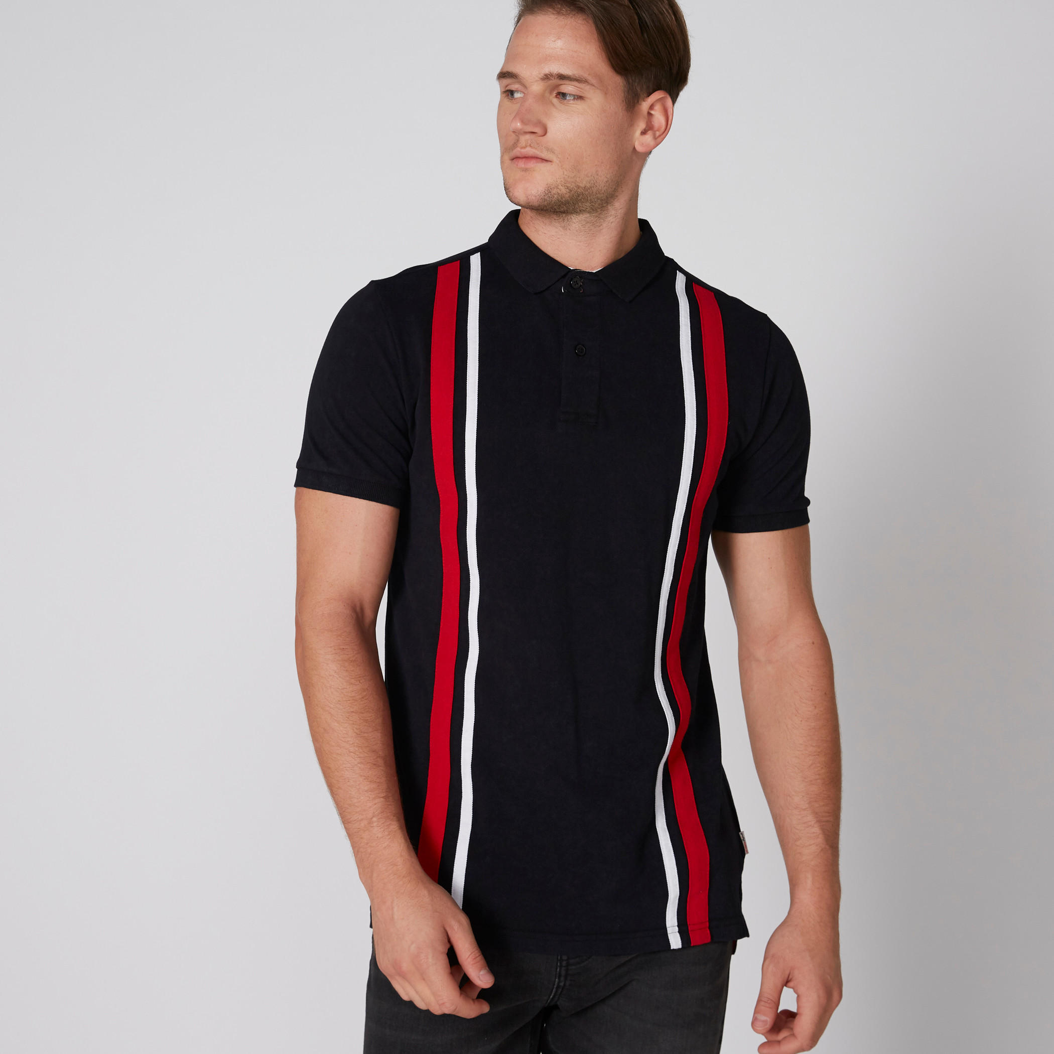 تيشيرت مقلّم بأكمام قصيرة وتطريز من لي كوبر-men-clothing-tshirtsandpolos-polos-image-3