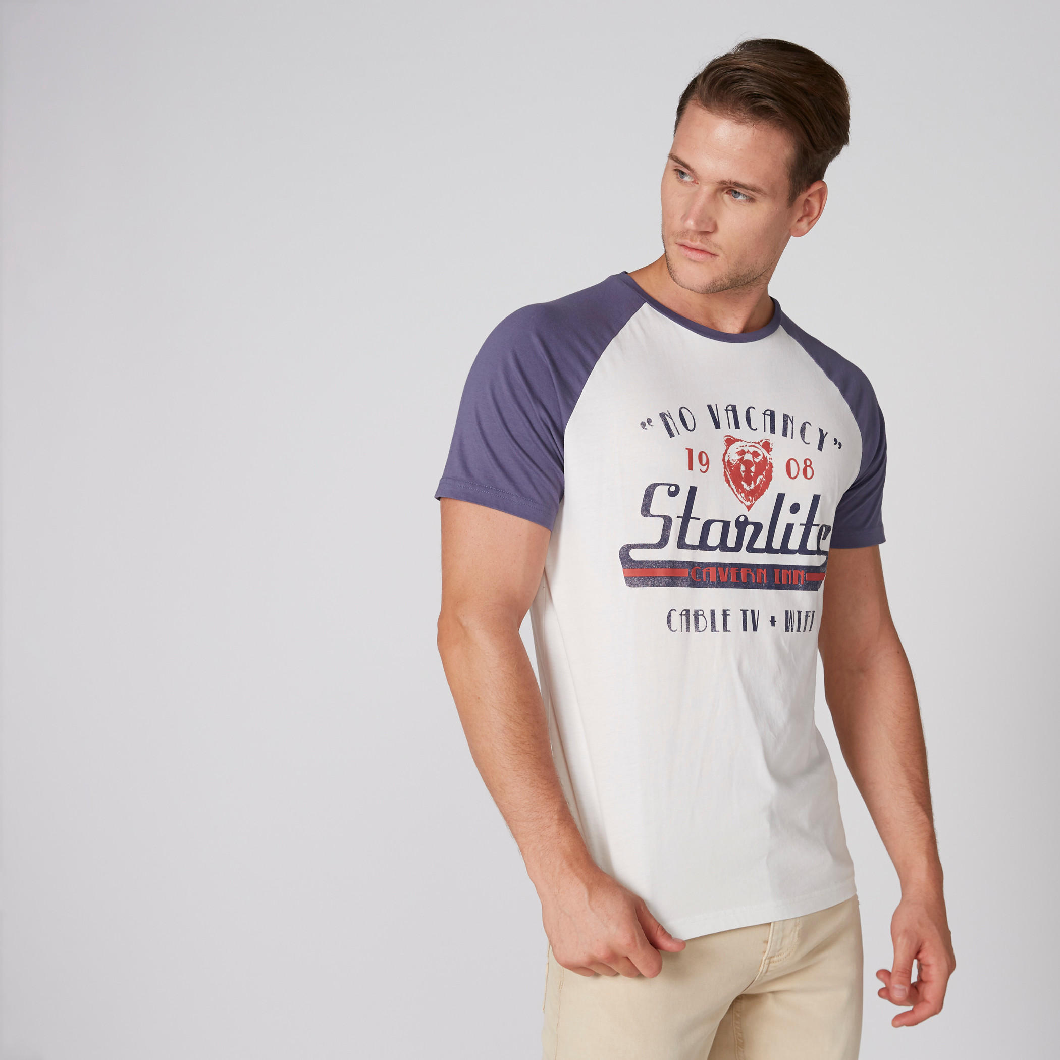 تيشيرت بياقة مستديرة وأكمام مغايرة وطبعات من لي كوبر-men-clothing-tshirtsandpolos-tshirts-image-1