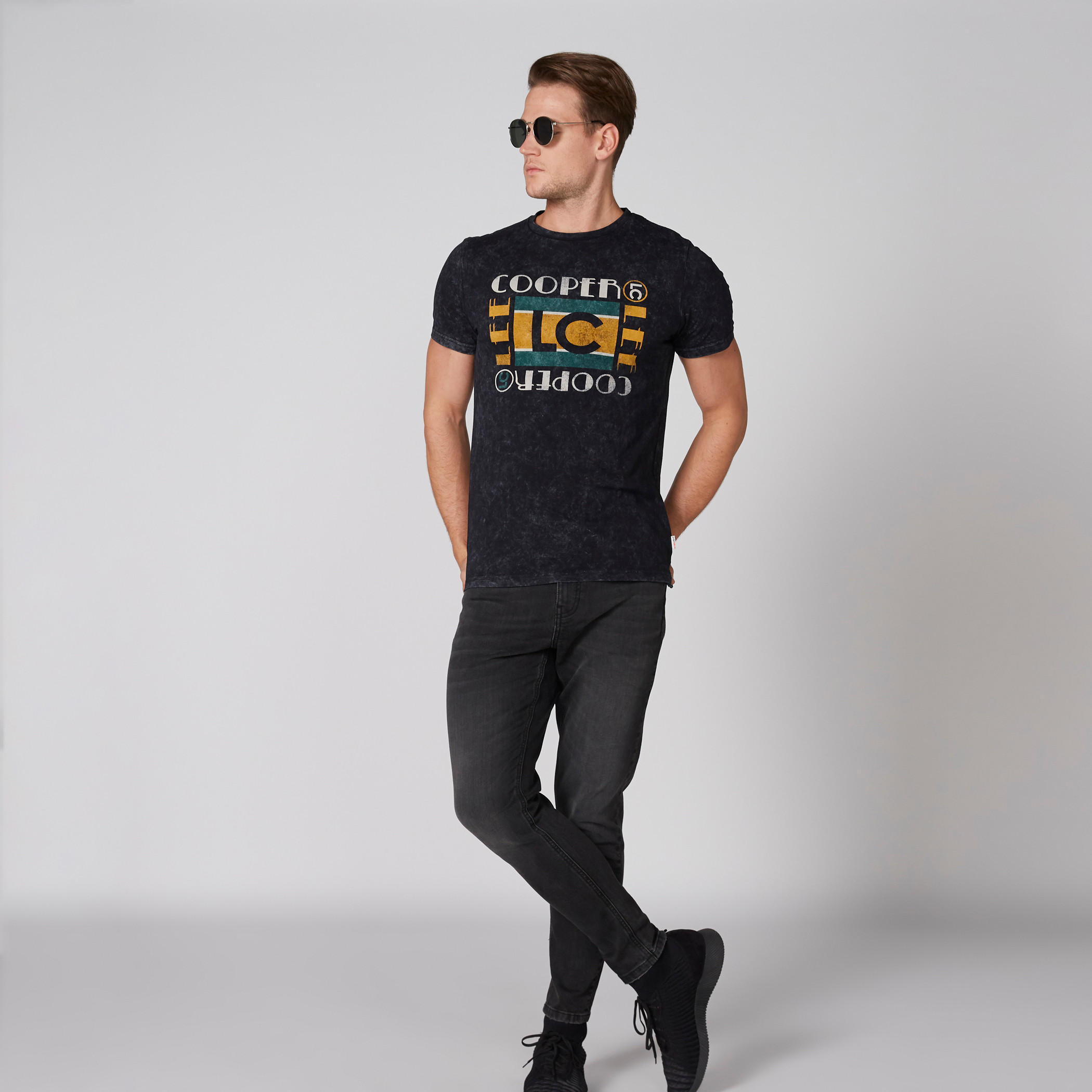 تيشيرت بياقة مستديرة وأكمام قصيرة وطبعات من لي كوبر-men-clothing-tshirtsandpolos-tshirts-image-4