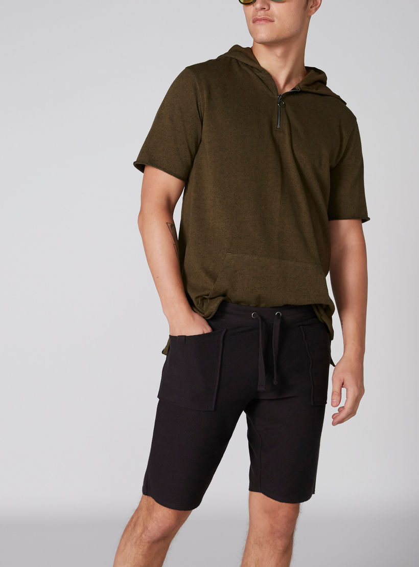 شورت بخصر مطّاطي وجيوب من لي كوبر-men-clothing-bottoms-shorts-image-1