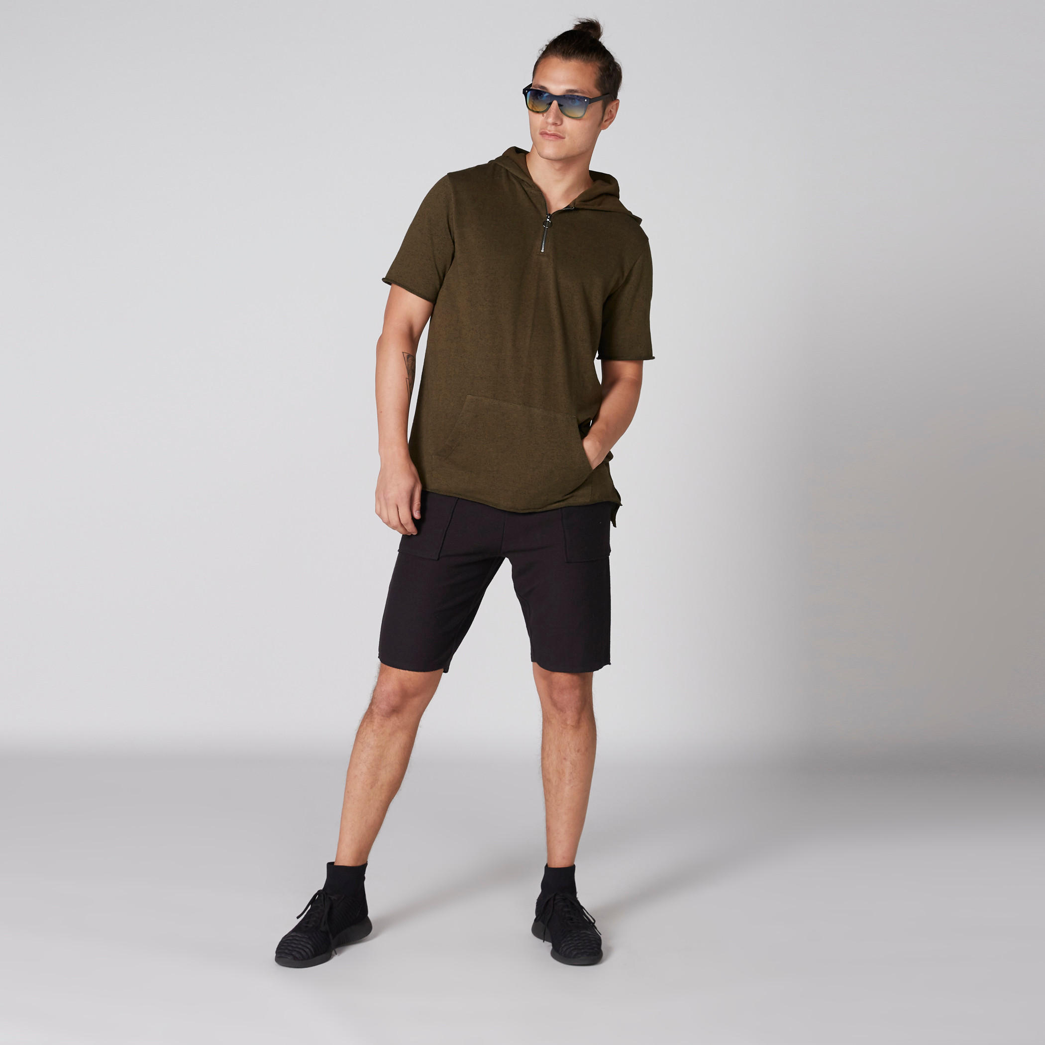 شورت بخصر مطّاطي وجيوب من لي كوبر-men-clothing-bottoms-shorts-image-3