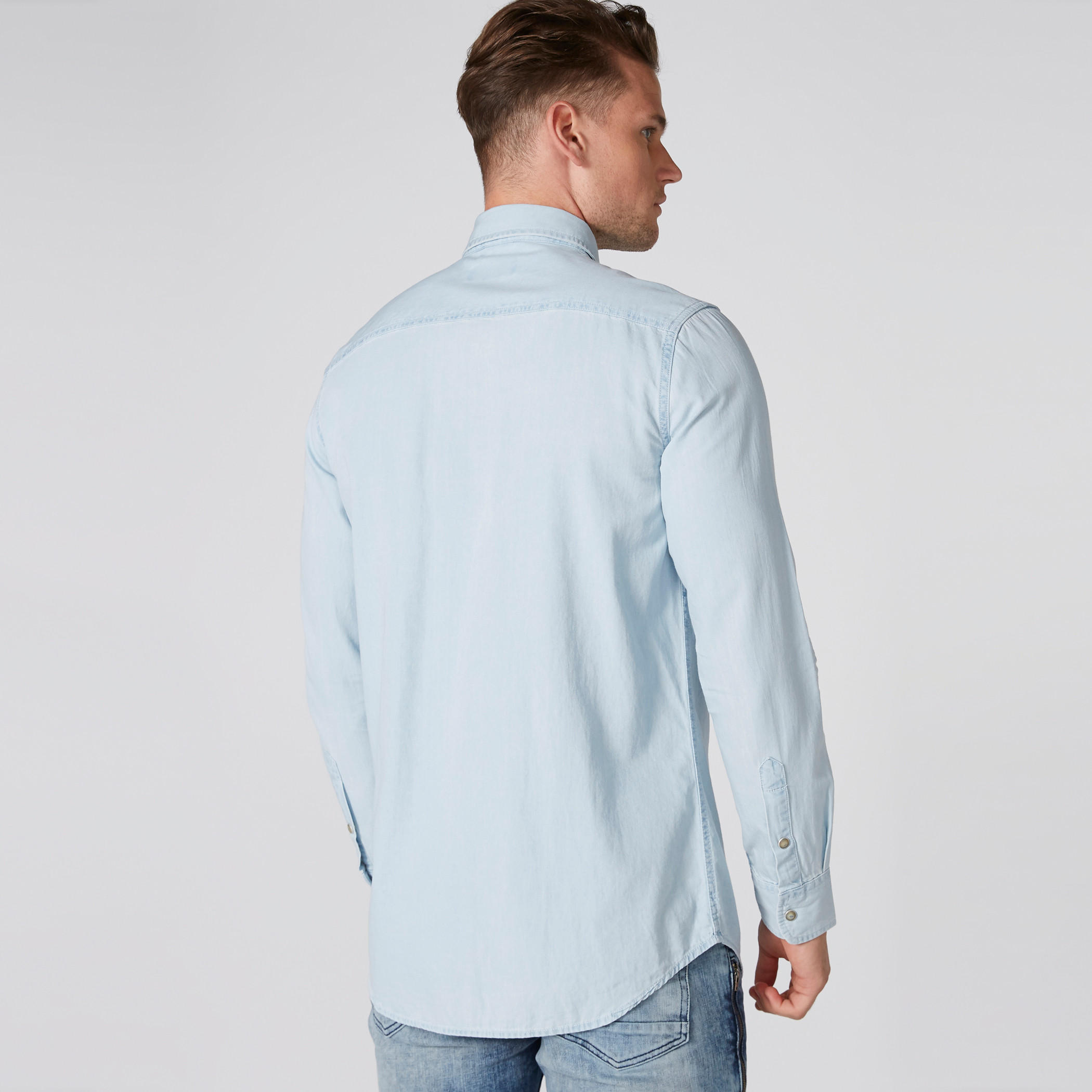 قميص من الدينم بأزرار وجيوب من لي كوبر-men-clothing-shirts-image-1