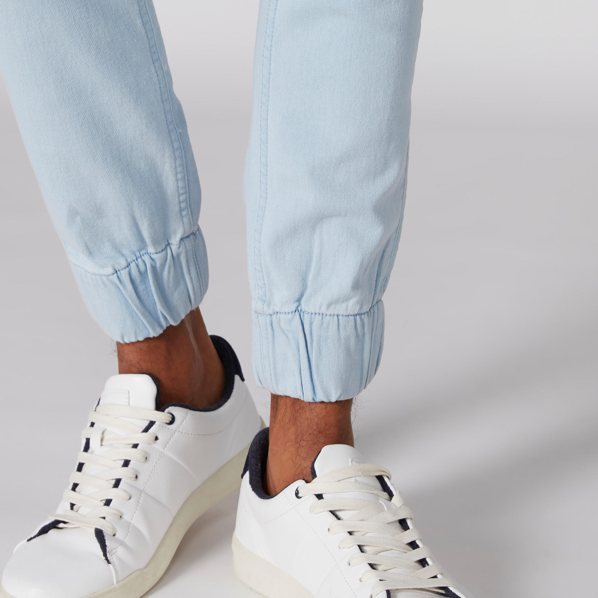 بنطال رياضي من الدينم بخصر مطّاطي من لي كوبر-men-clothing-bottoms-jeans-image-4