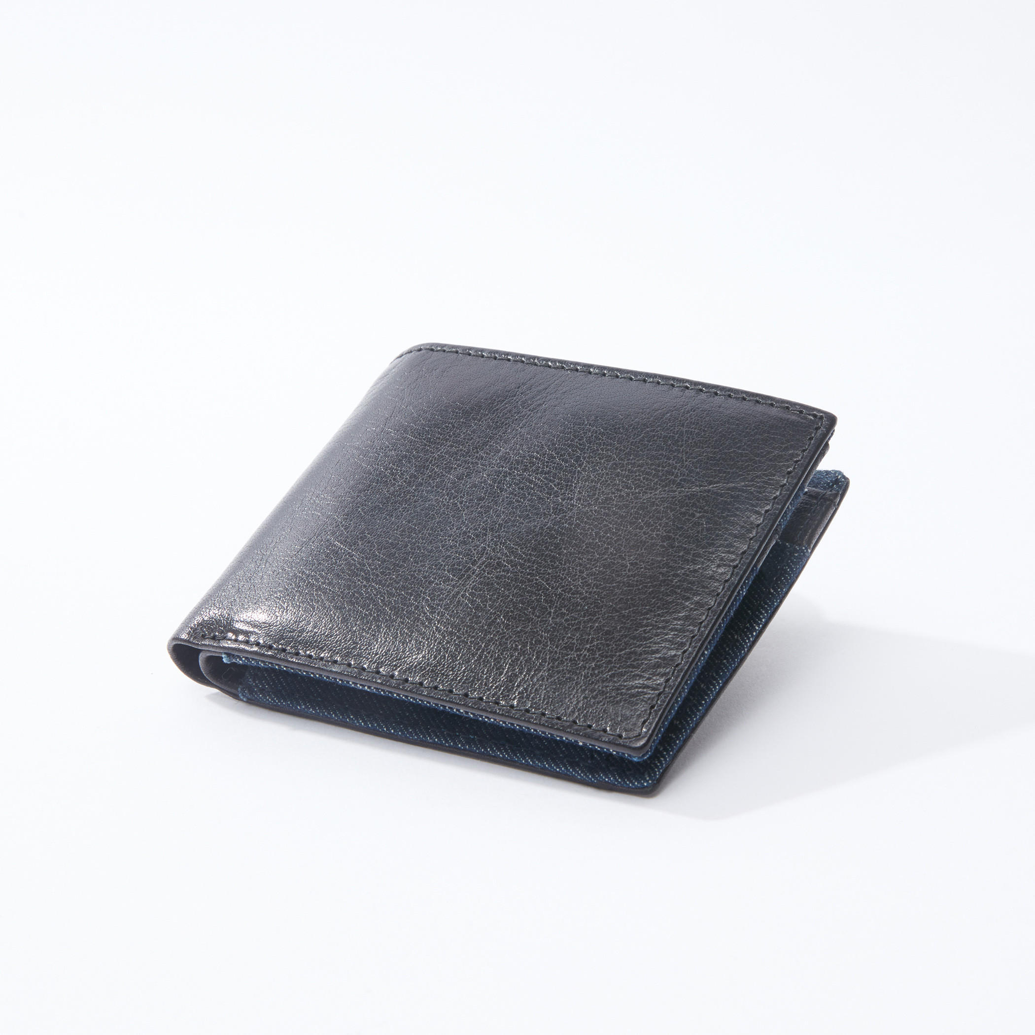 محفظة ثنائية الطي وبارزة الملمس من لي كوبر-men-beltsandwallets-wallets-image-1