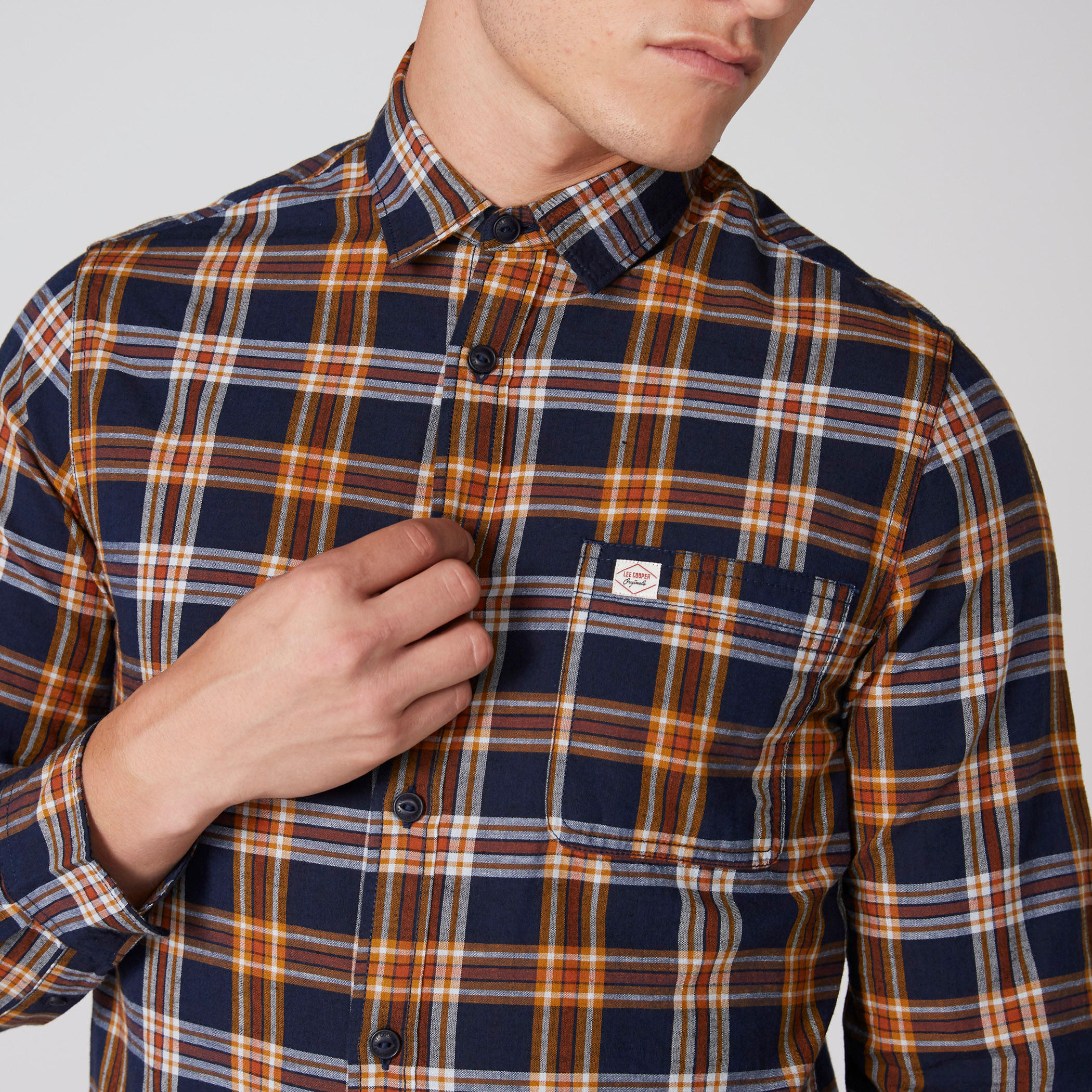 قميص كاروهات بأكمام طويلة ووصلة أزرار كاملة من لي كوبر-men-clothing-shirts-image-4