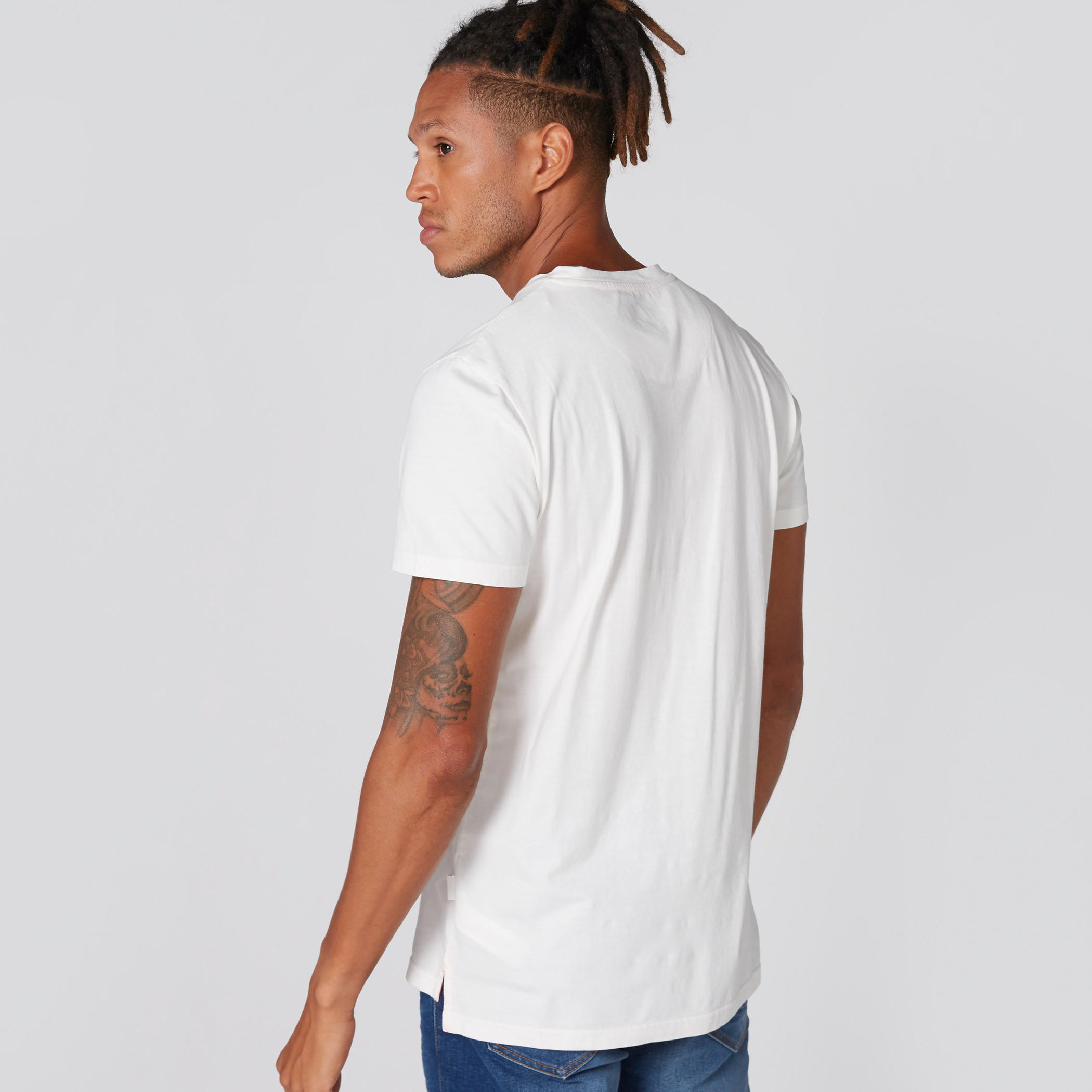 تيشيرت بياقة مستديرة وأكمام قصيرة وطبعات من لي كوبر-men-clothing-tshirtsandpolos-tshirts-image-2